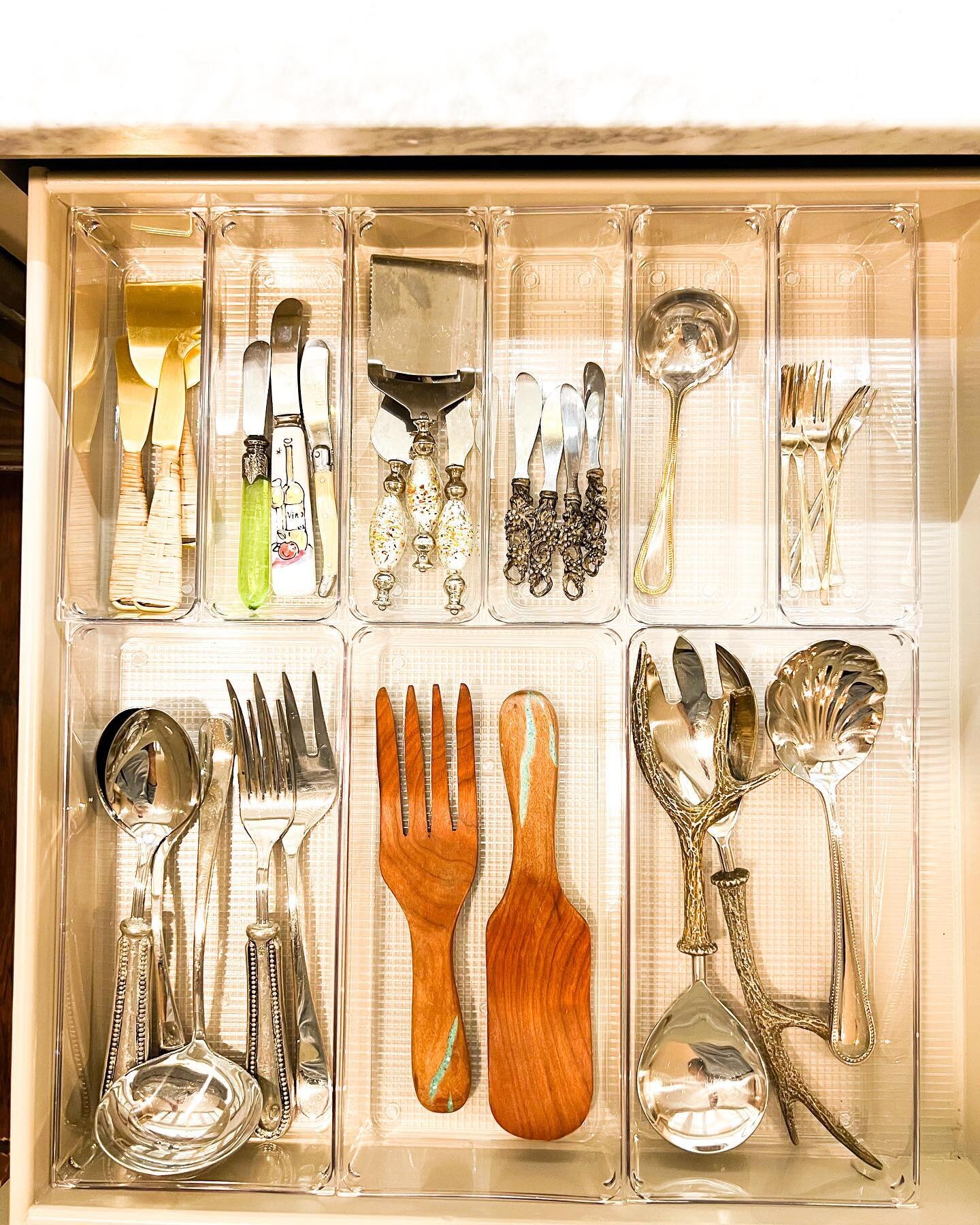 Get your serving pieces perfectly placed using our favorite drawer inserts! We love these from  @thecontainerstore
