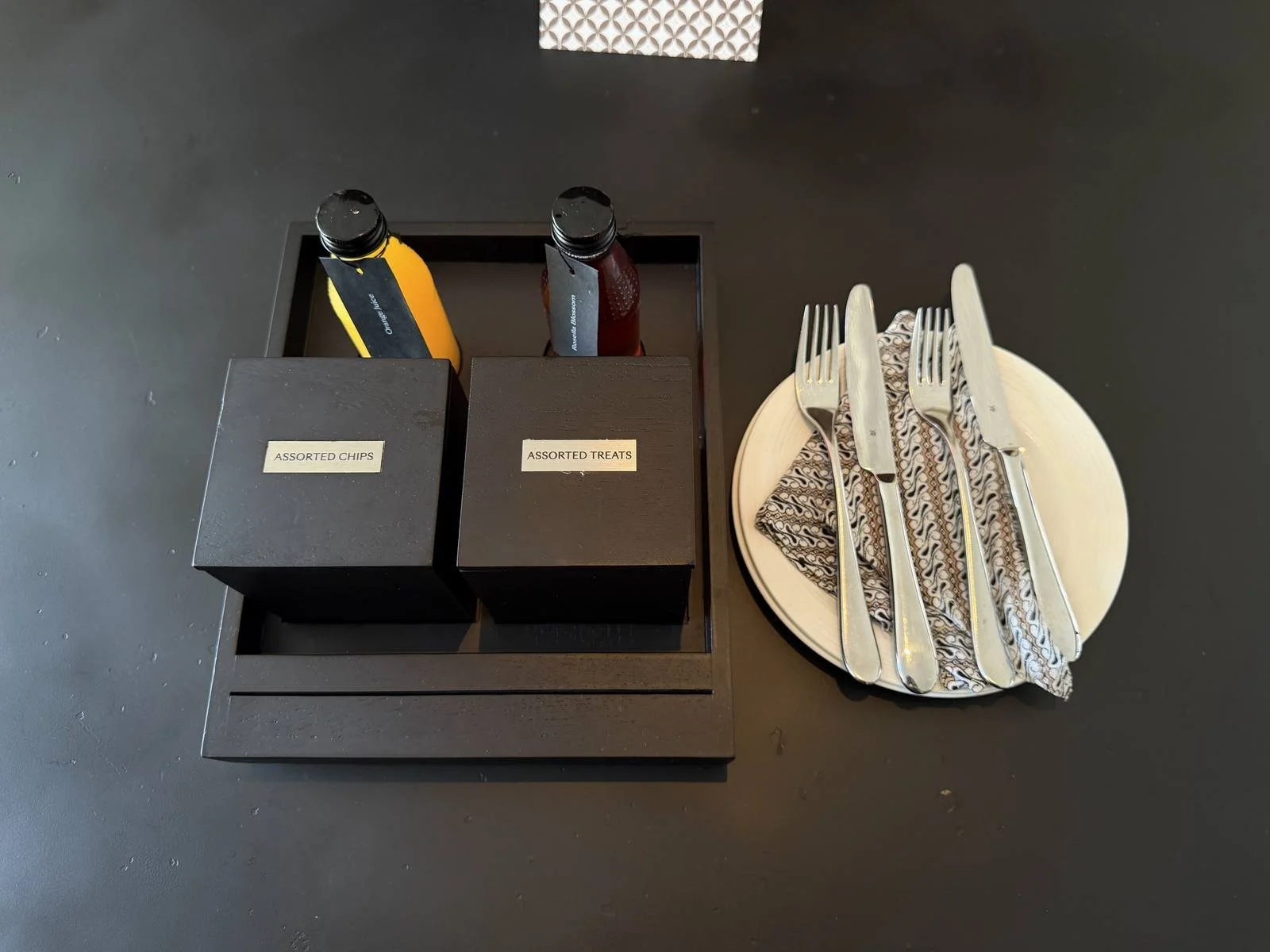 alila-villas-uluwatu-villa-welcome-amenity-snacks-drinks