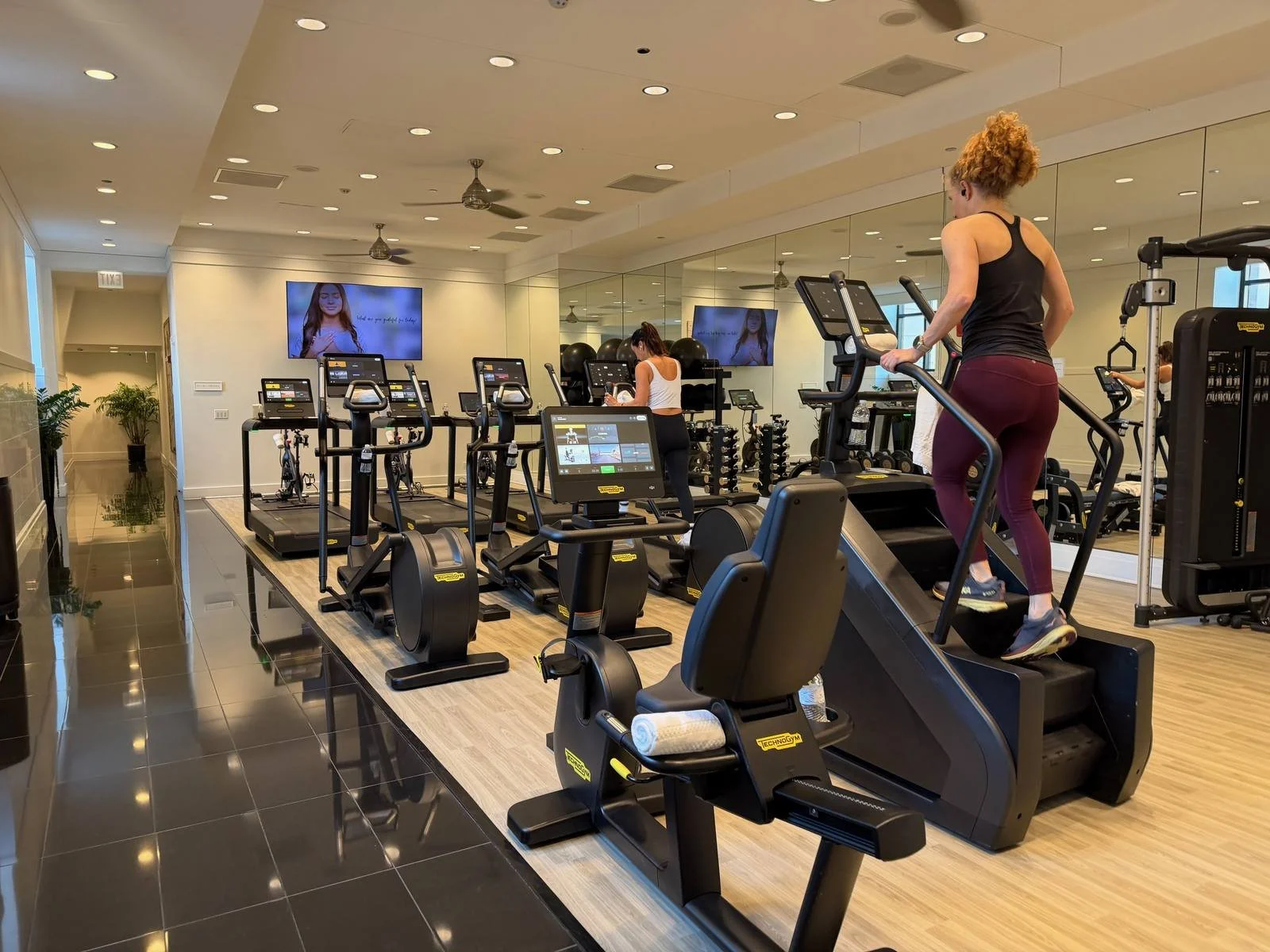 waldorf-astoria-chicago-fitness-center-stairmaster-cardio.jpg