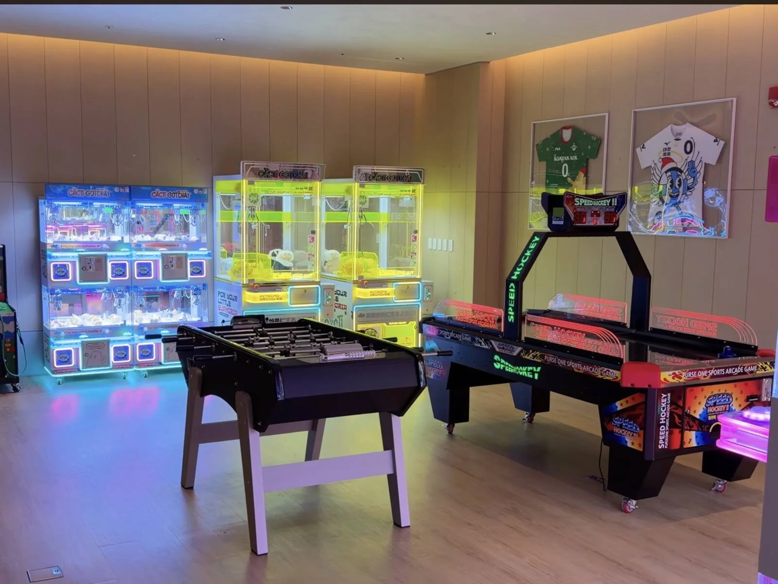 korean-air-prestige-east-left-lounge-arcade-game-room