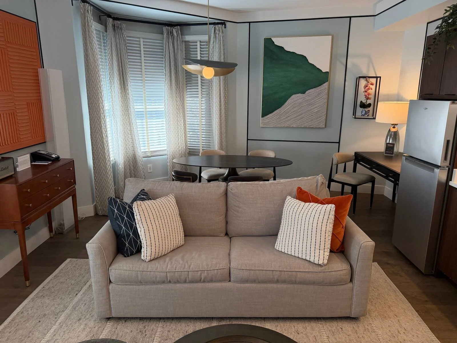 hotel-belleclaire-new-york-presidential-suite-living-room-overview-c