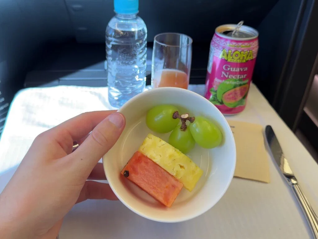 korean-air-business-class-fruit-bowl-snack.jpg