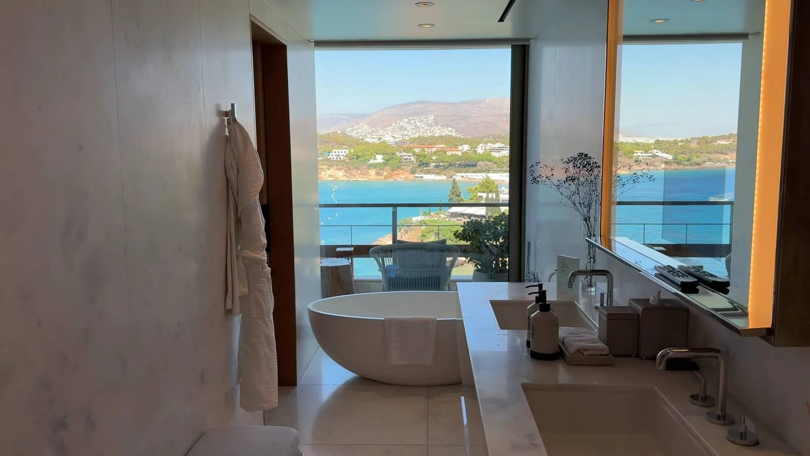 four-seasons-astir-palace-athens-arion-ocean-view-room-bathtub-double-sinks