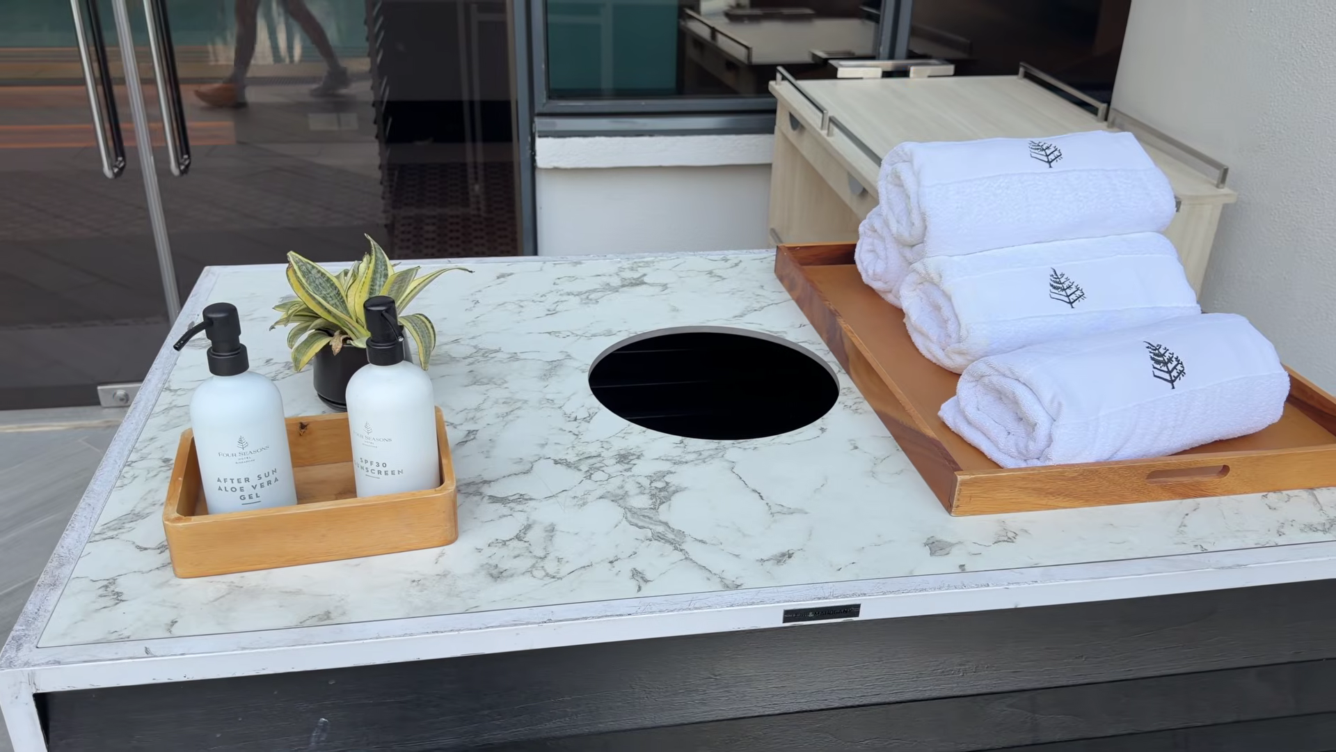 Four Seasons Singapore pool amenities