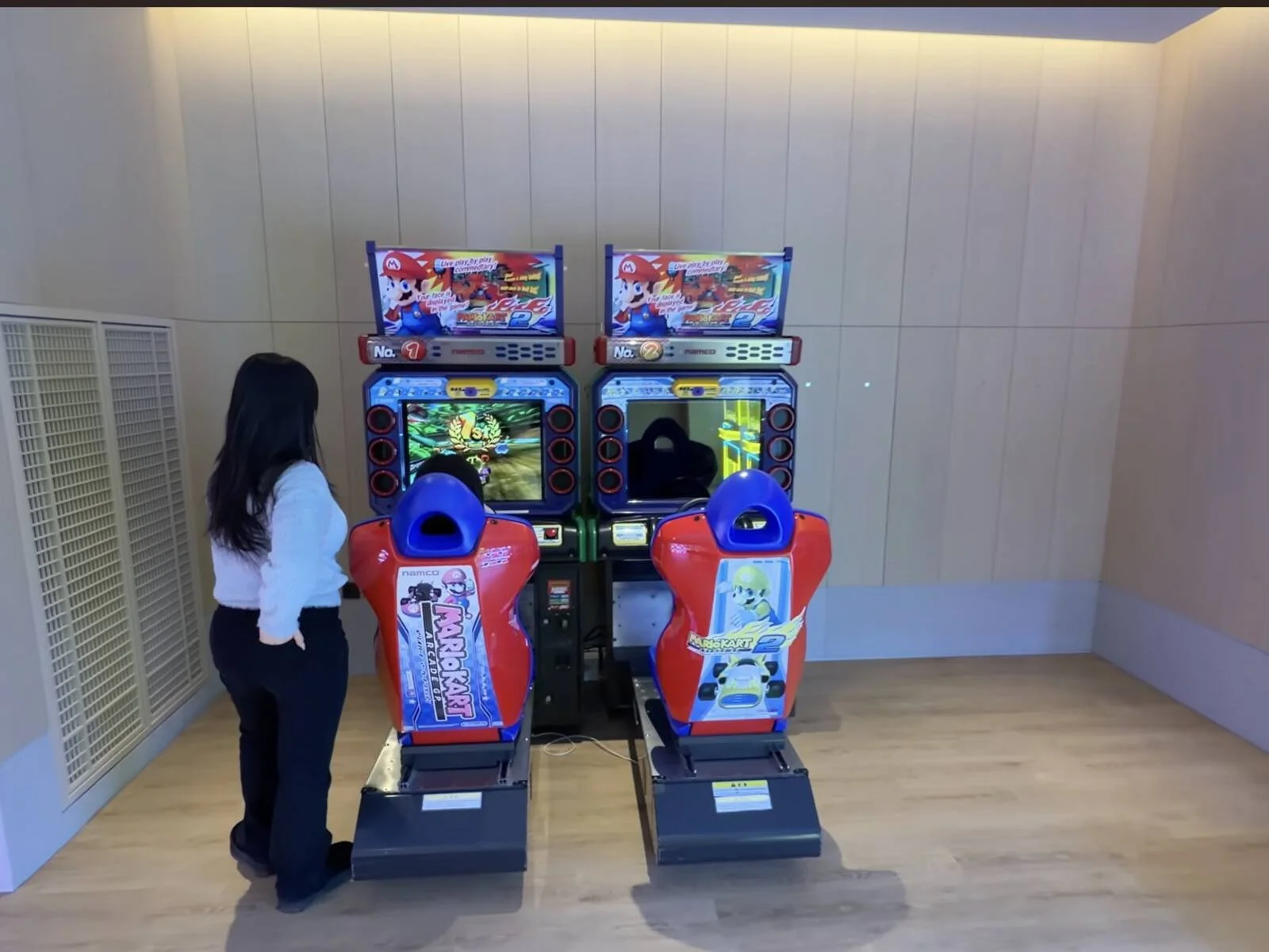 korean-air-prestige-east-left-lounge-arcade-game-room