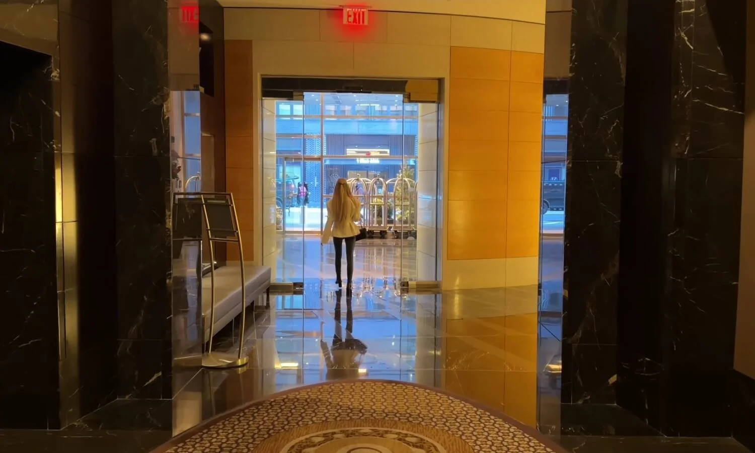 mandarin-oriental-new-york-lobby-entrance