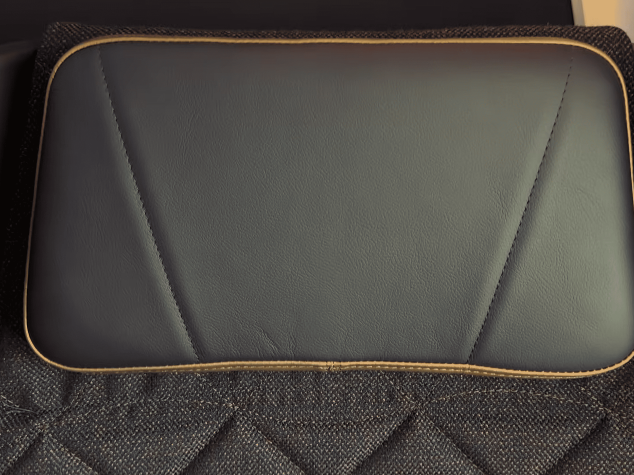 Riyadh Air 787-9 premium economy class seat features