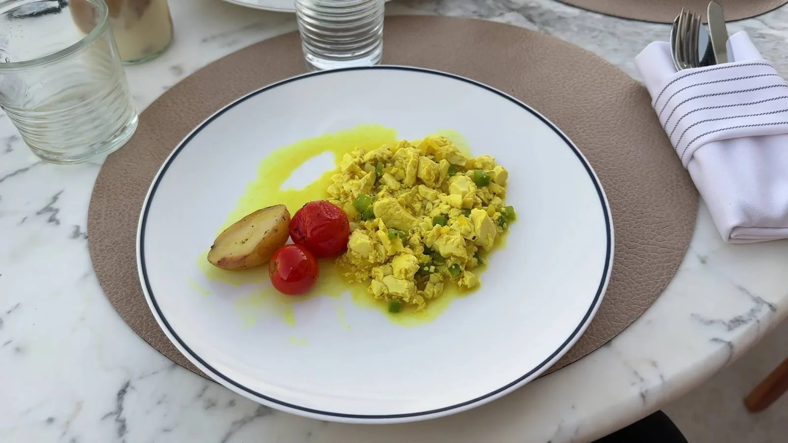 four-seasons-astir-palace-athens-breakfast-scramble-tomatoes