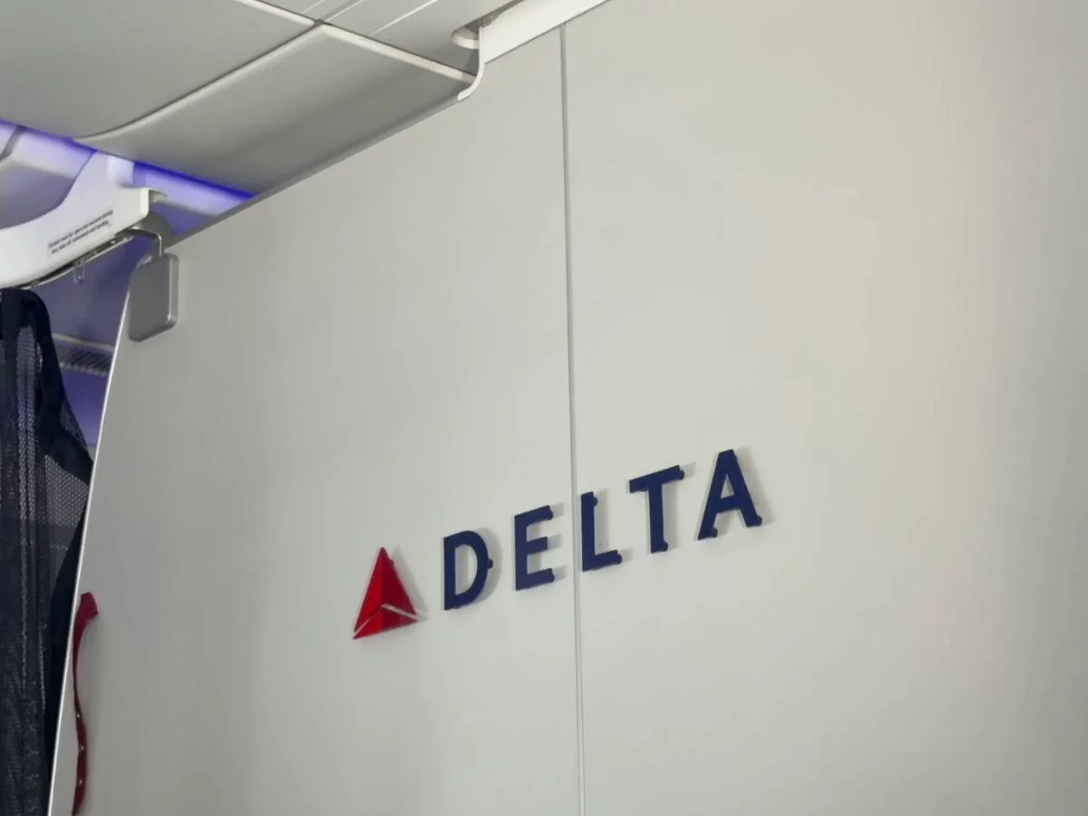 delta-one-a350-900-business-class-cabin-logo