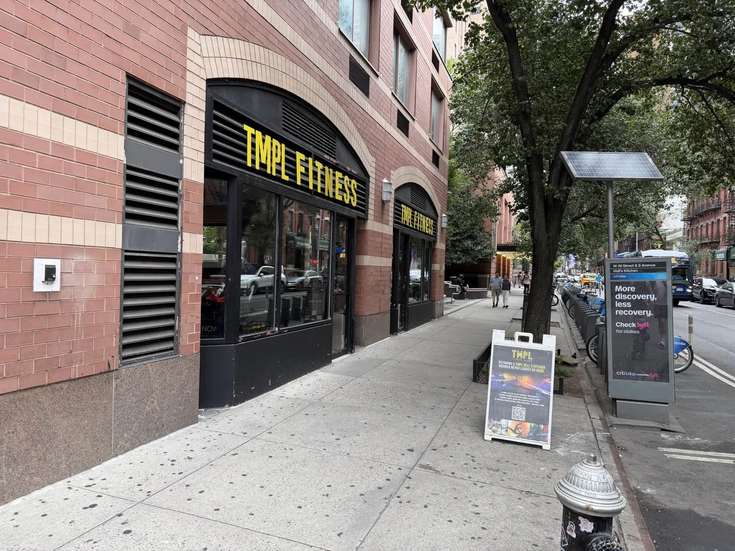 tmpl-fitness-nyc-storefront-signage