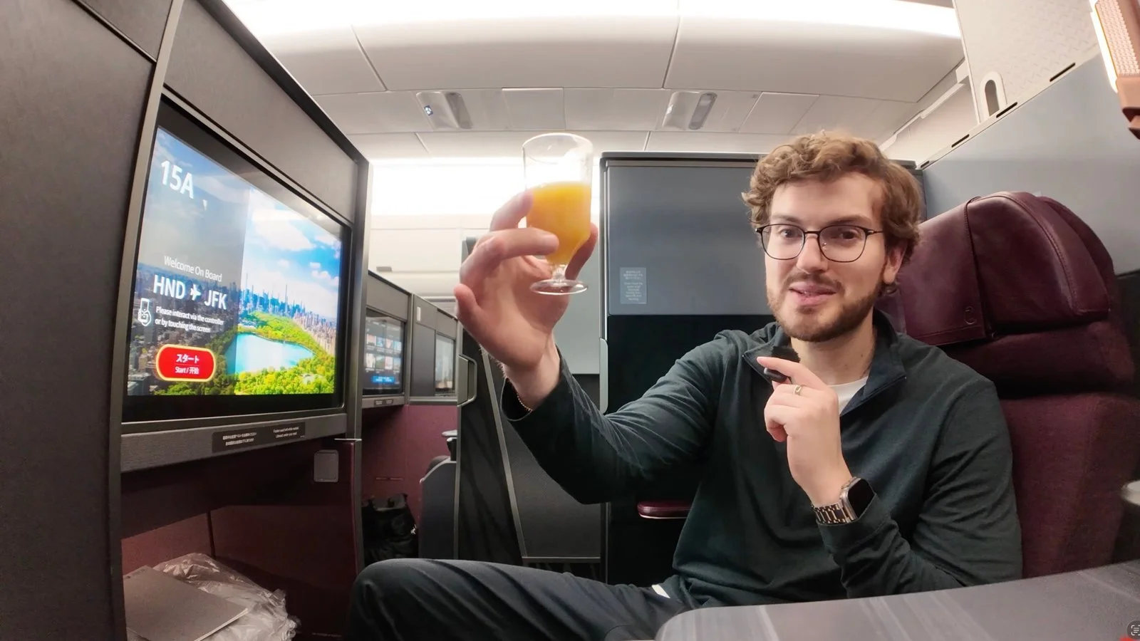 japan-airlines-a350-1000-business-class-guest-welcome-toast-15a