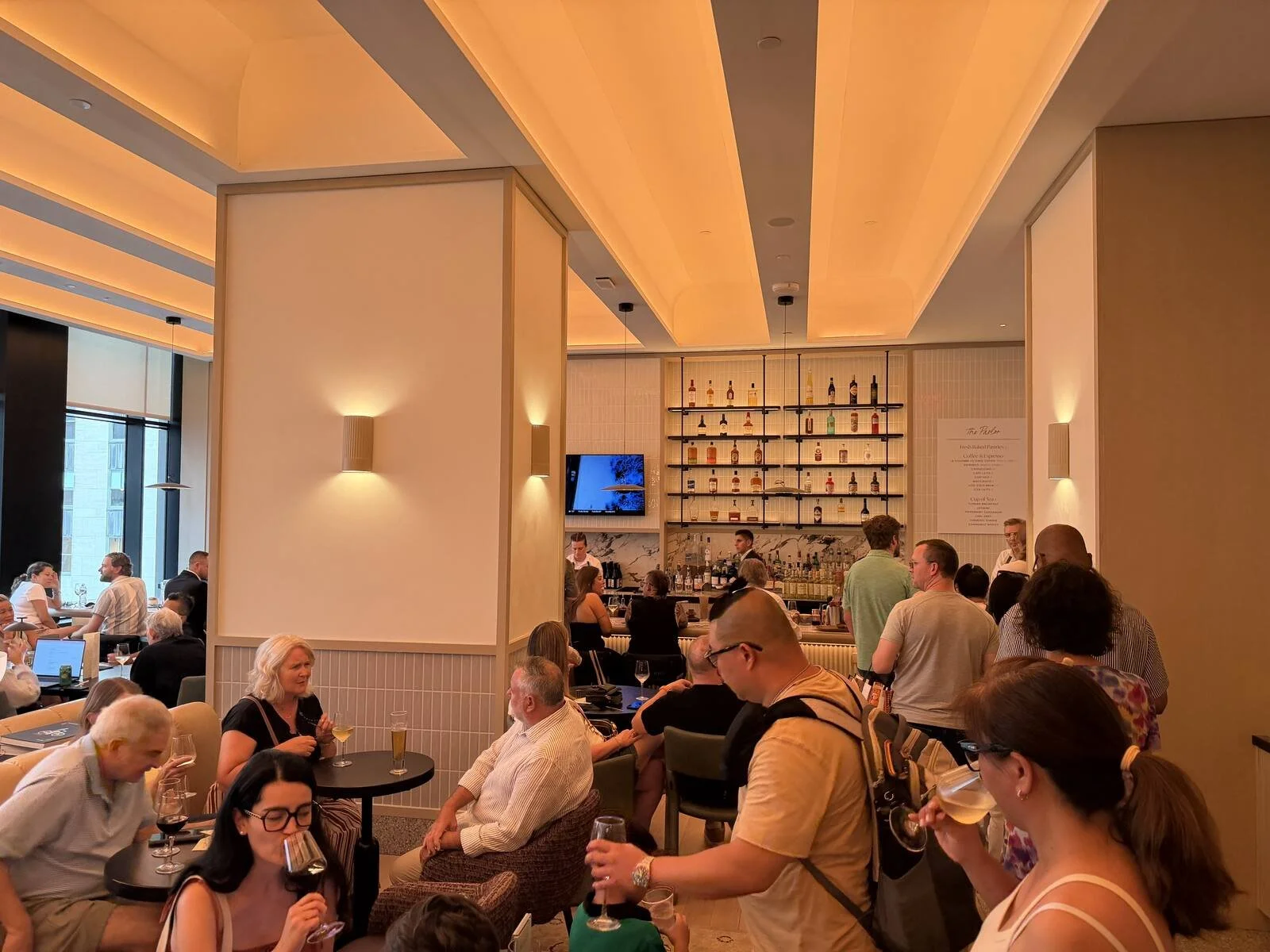 kimpton-era-midtown-new-york-the-parlor-lounge
