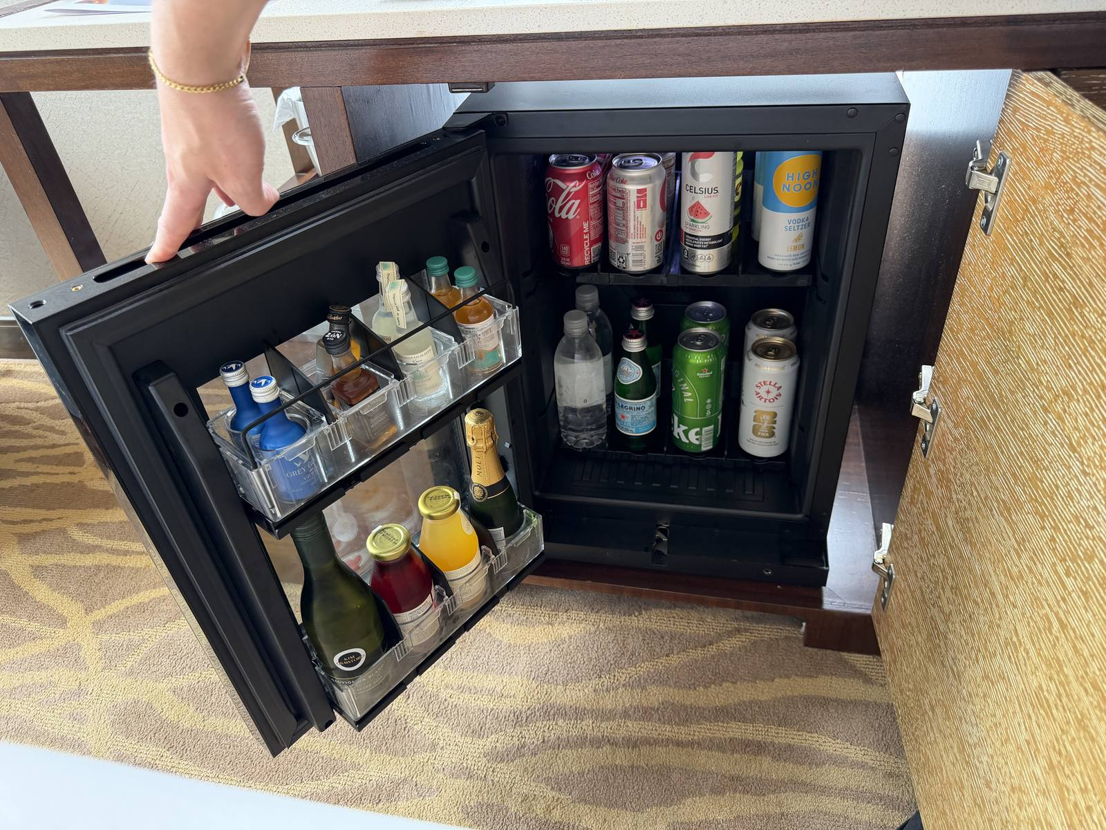 intercontinental-new-york-times-square-king-premium-corner-minibar-fridge-stocked-b