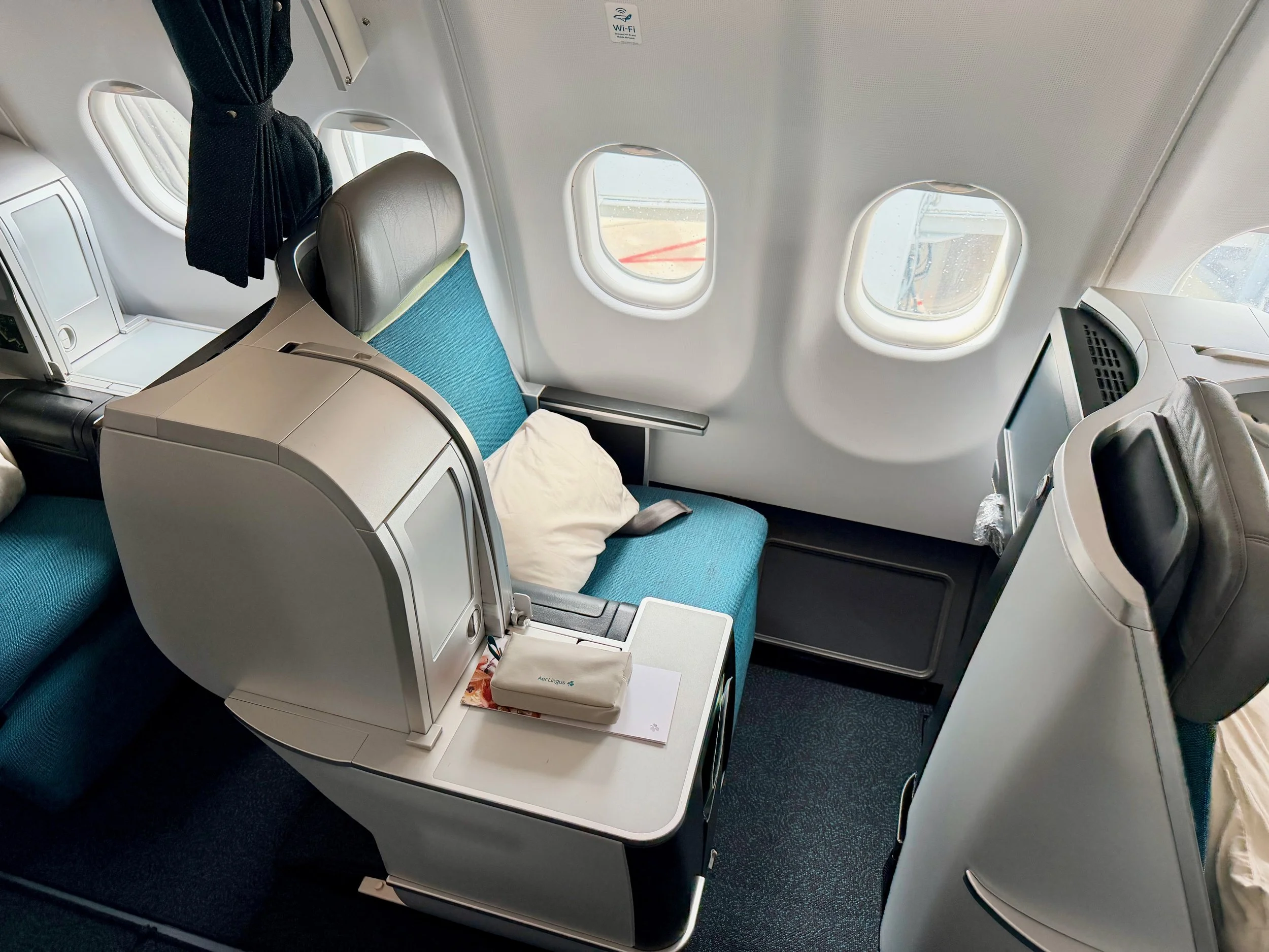 Aer Lingus A330-300 Business Class (Dublin - Toronto)