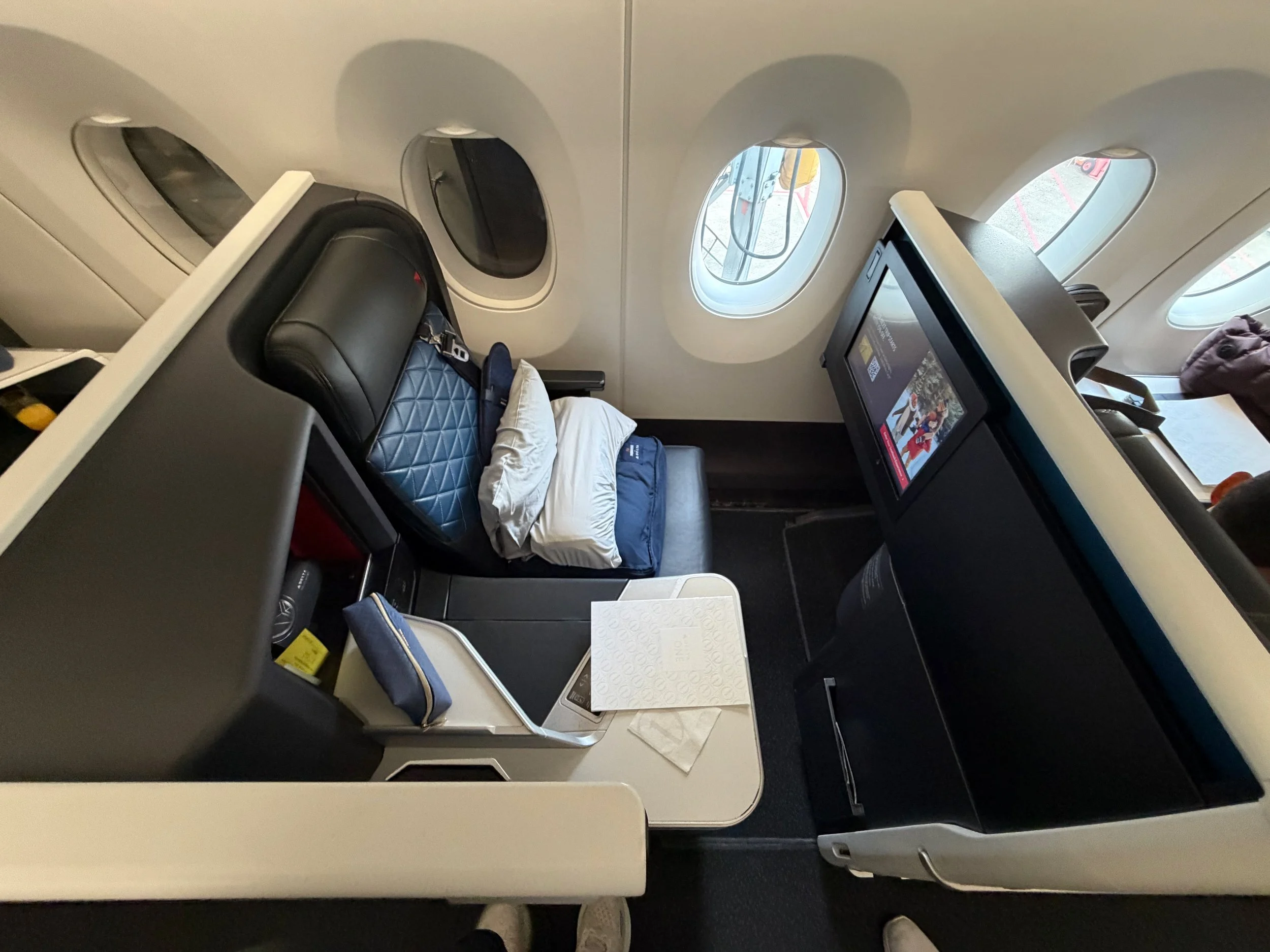 Delta One A350-900 Business Class Review (Seattle - Seoul)