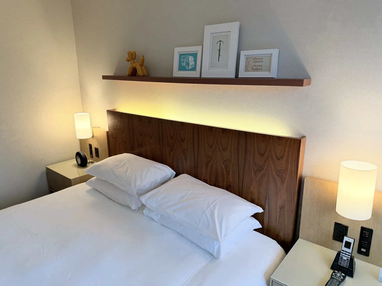 hyatt-centric-times-square-king-room-headboard-shelf-detail.jpg
