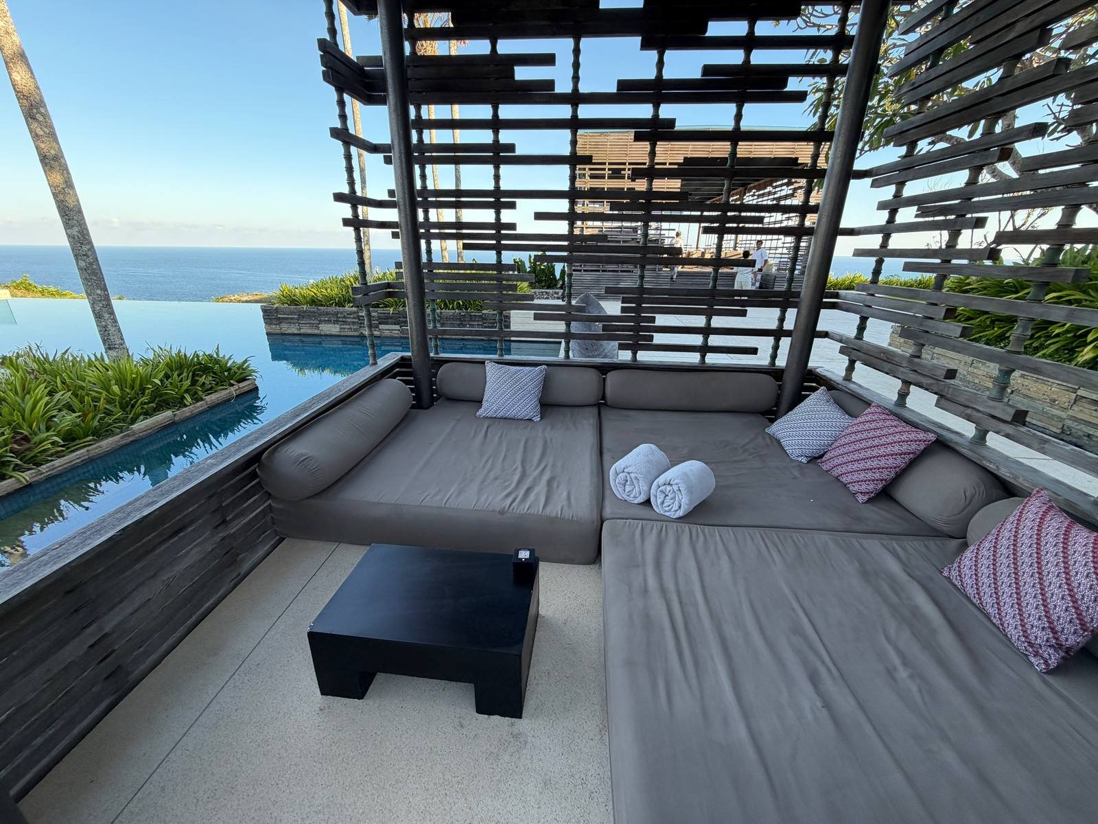 alila-villas-uluwatu-infinity-pool-cabana-ocean-view.jpg