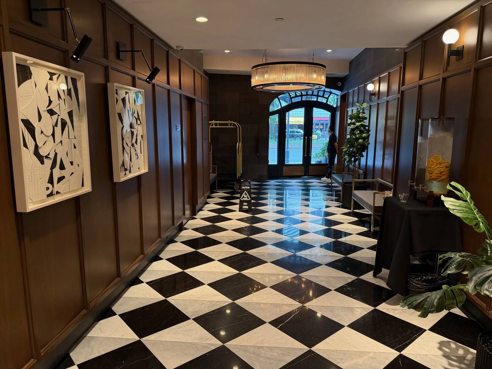 hotel-belleclaire-new-york-lobby-corridor