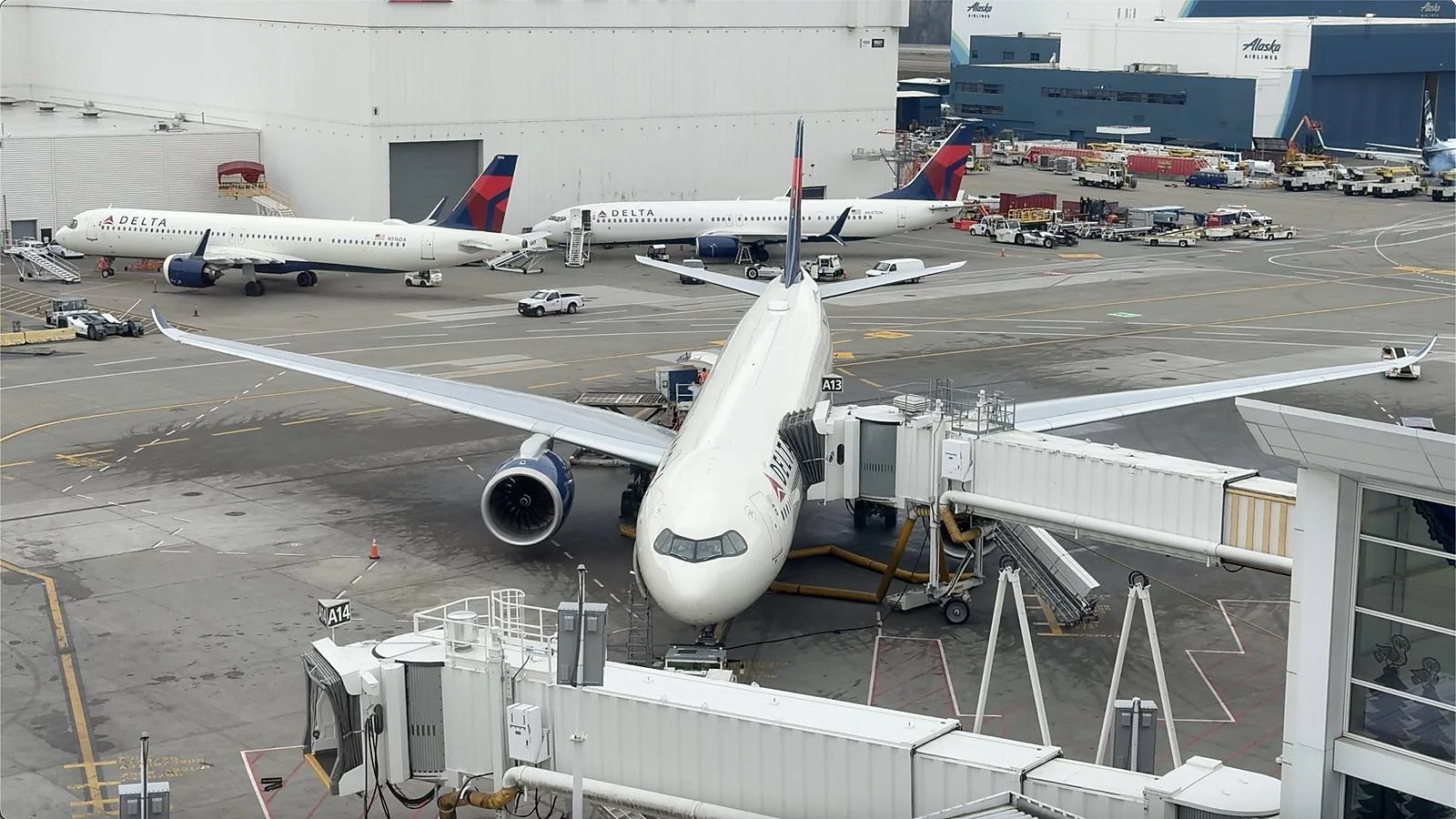 sea-tarmac-delta-aircraft-view.jpg