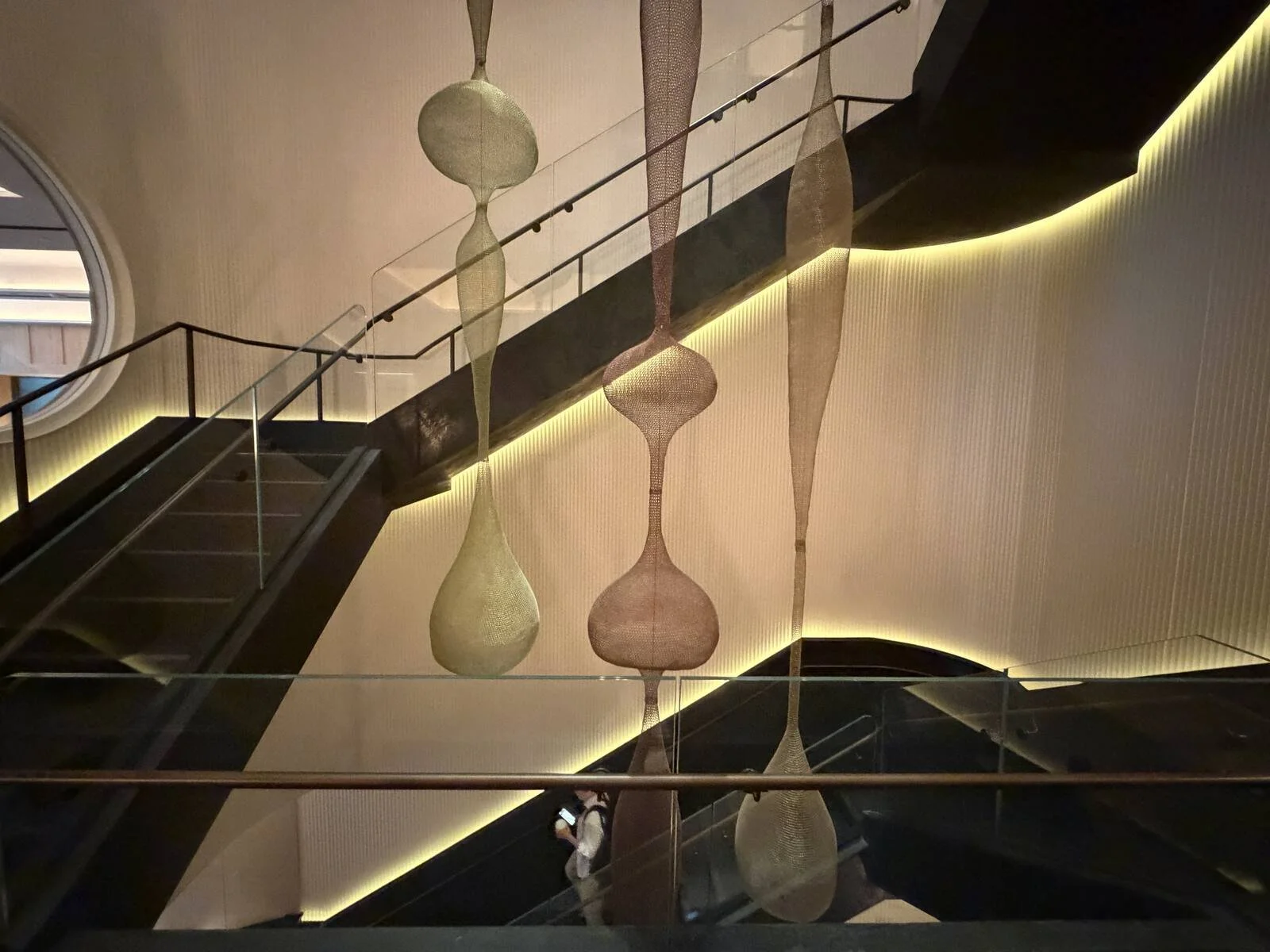 kimpton-era-midtown-new-york-lobby-staircase-art-installation