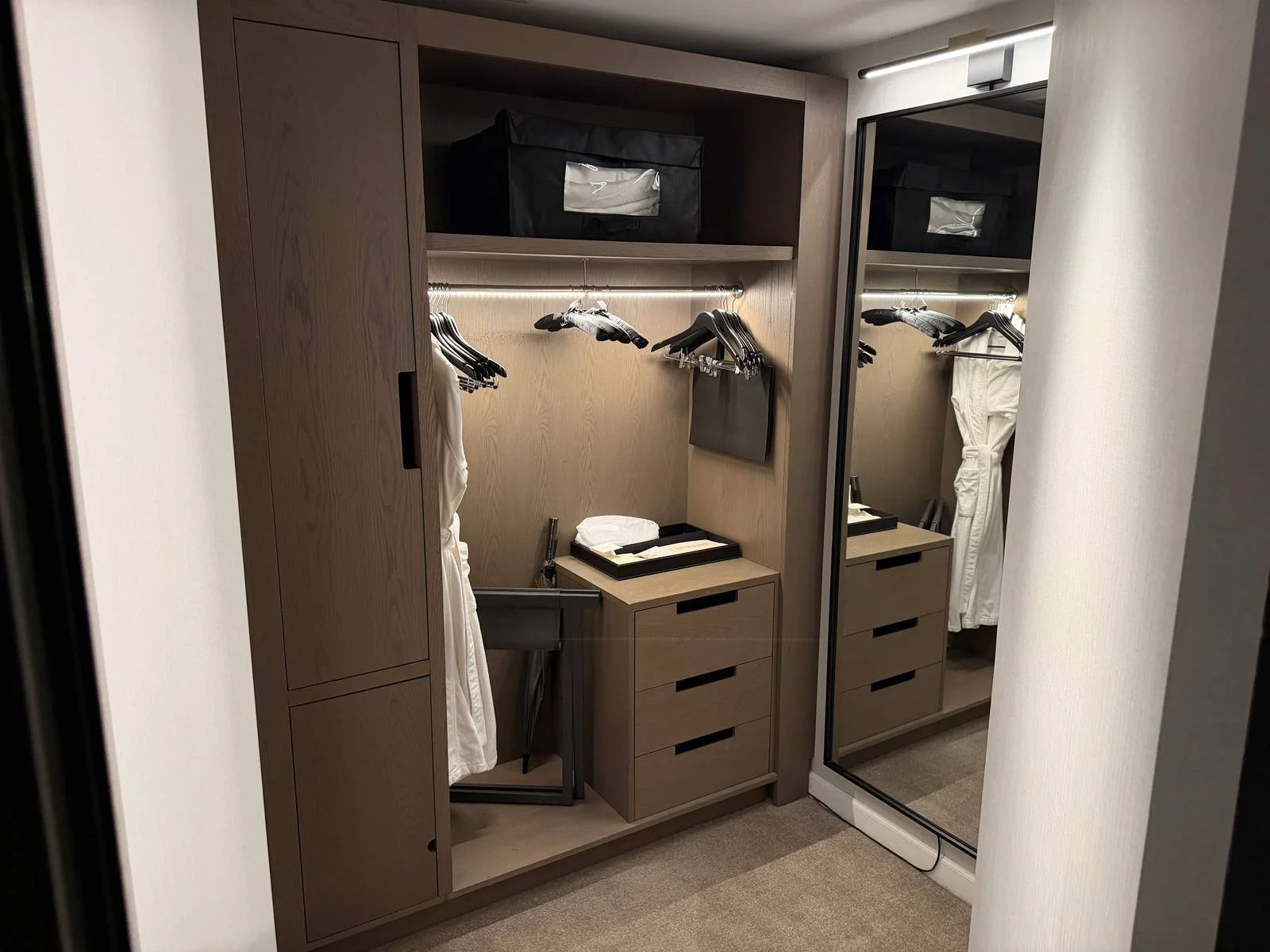 the-london-nyc-one-bedroom-suite-king-bedroom