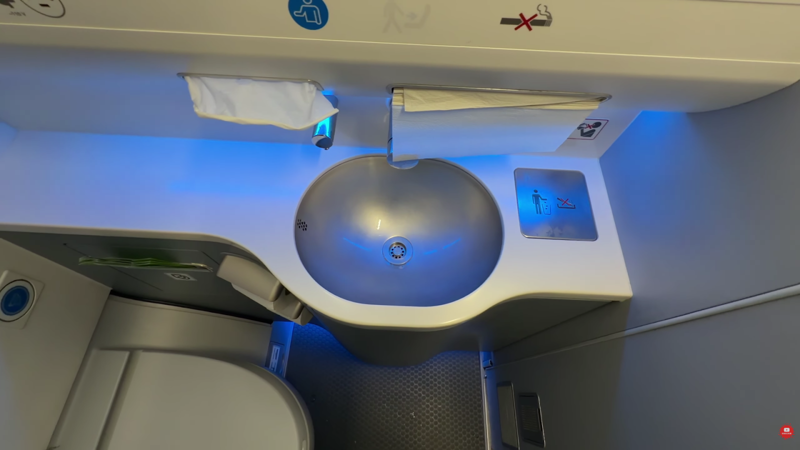 TAP Portugal  A330-900 business class lavatory