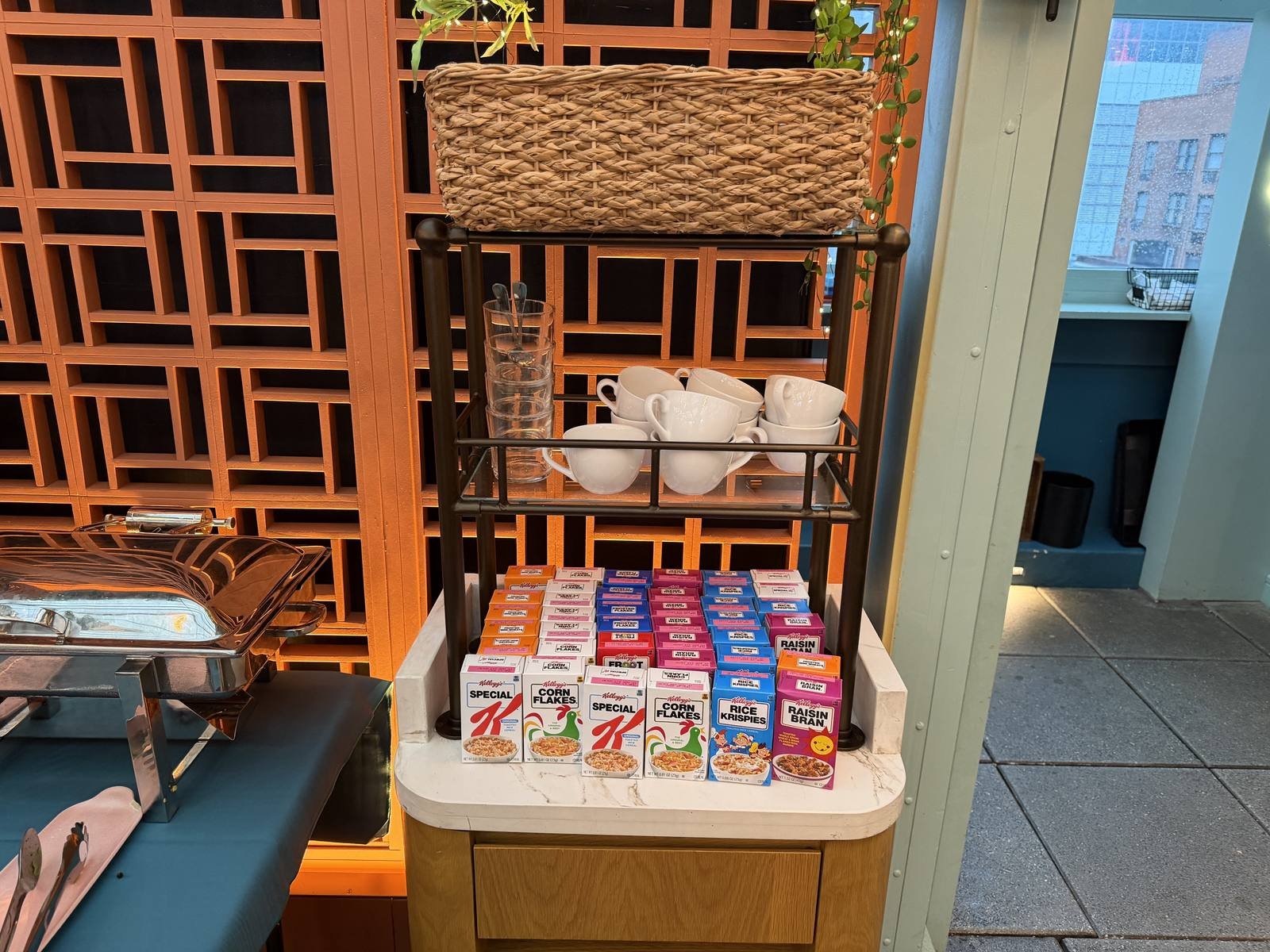 kimpton-theta-new-york-bar-sprezzatura-breakfast-cereal-station