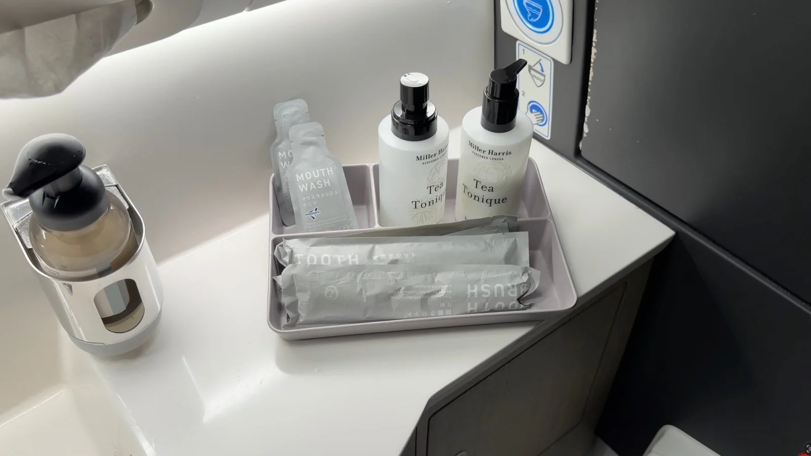 japan-airlines-a350-1000-business-class-lavatory-amenities-close-up