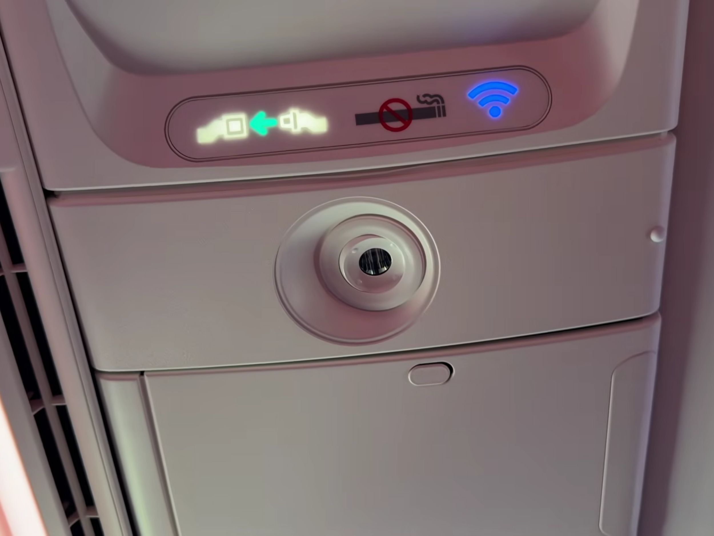 Riyadh Air 787-9 business class no individual airvents