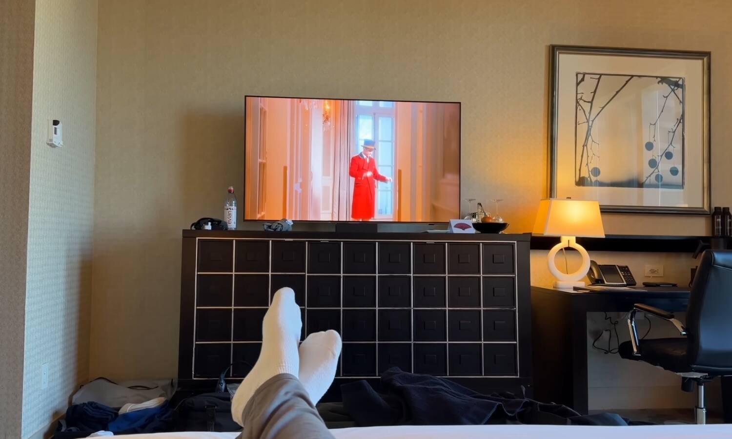 mandarin-oriental-new-york-premier-central-park-view-room-bedside-lamp