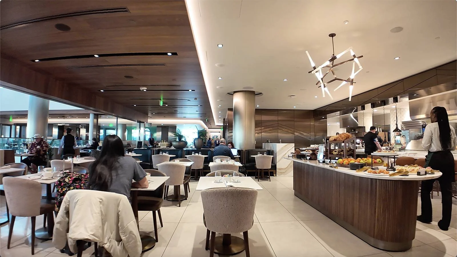 delta-one-lounge-sea-dining-room-wide-view.jpg