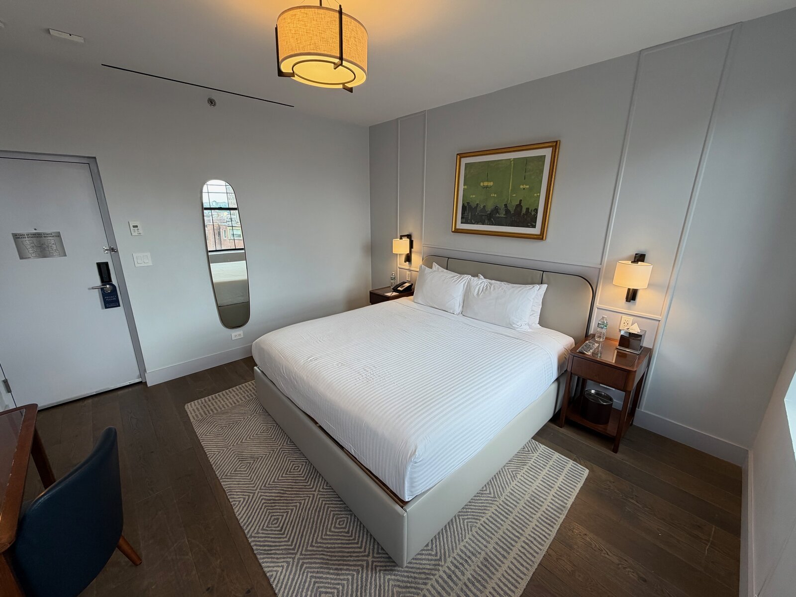 hotel-belleclaire-new-york-deluxe-one-king-bedroom-bed-entry-door-view