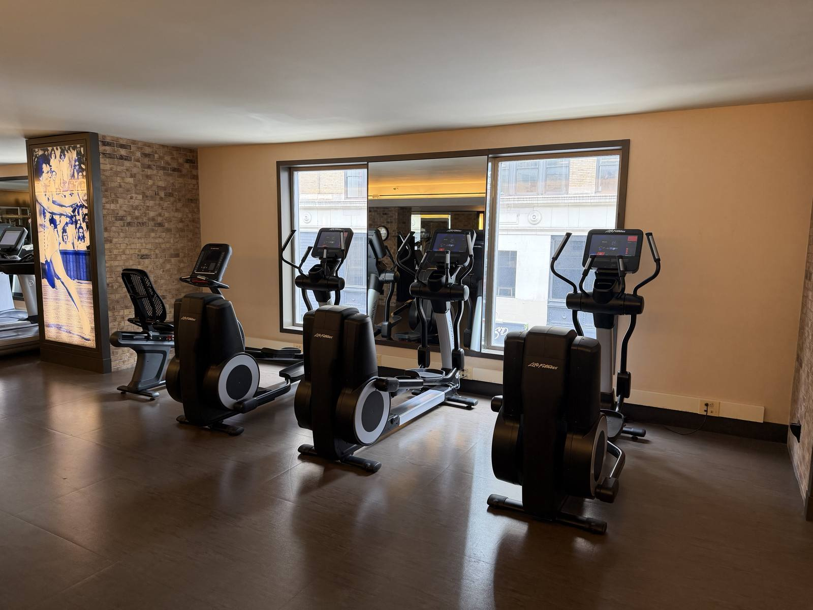 intercontinental-new-york-times-square-fitness-center-elliptical-recumbent-bike