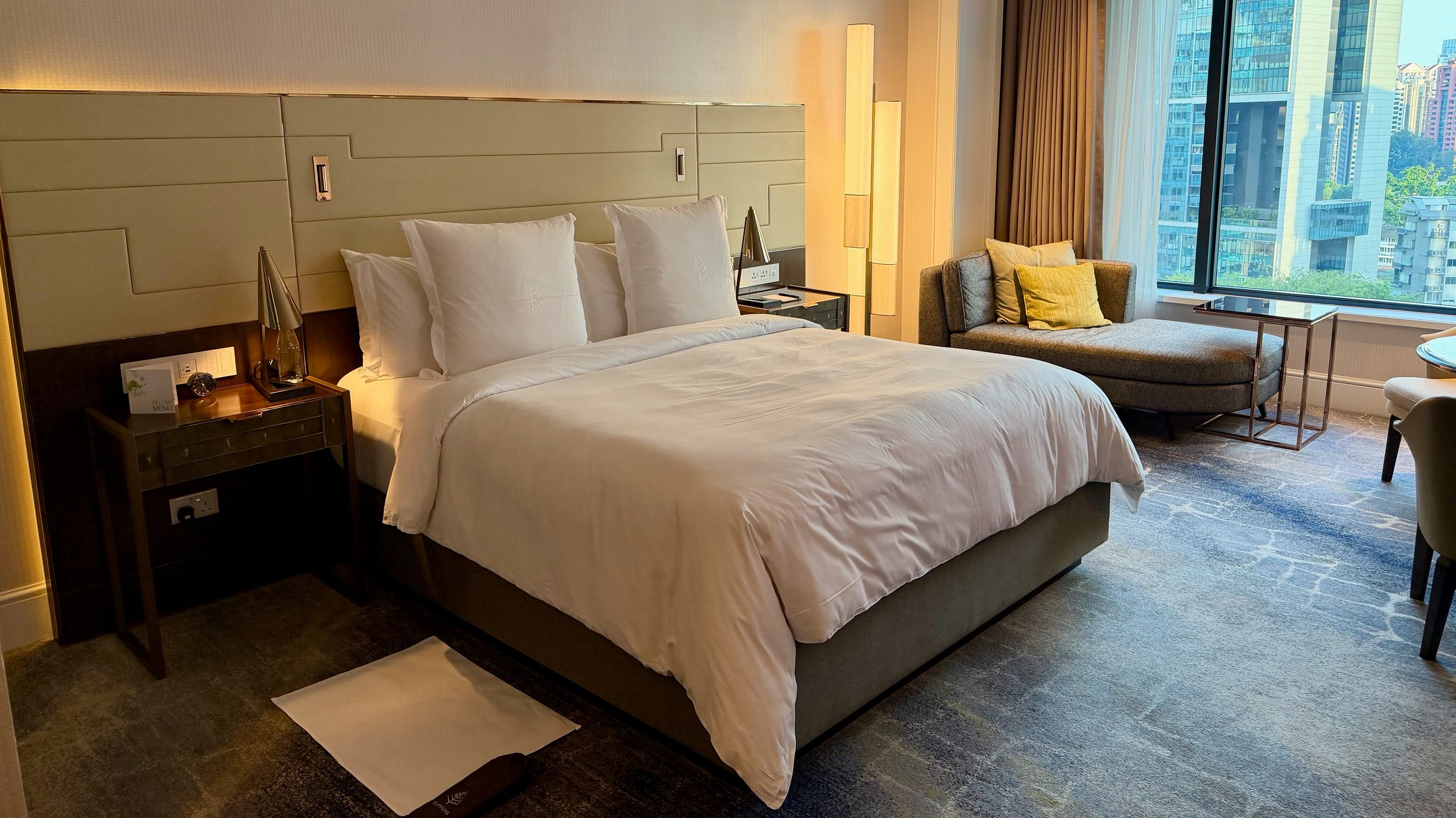 The bed in Four Seasons Singapore