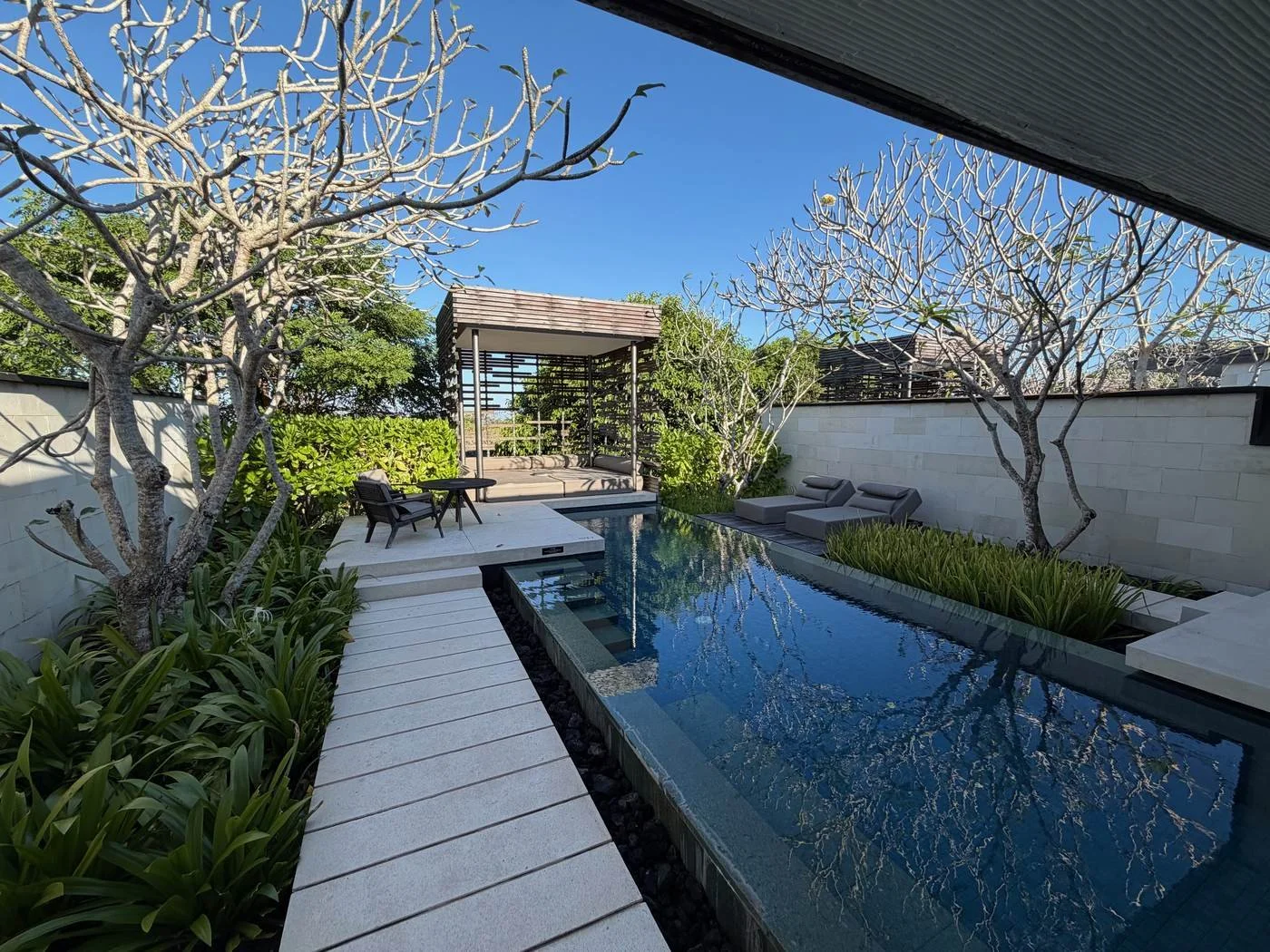 alila-villas-uluwatu-private-pool-villa-garden.jpg