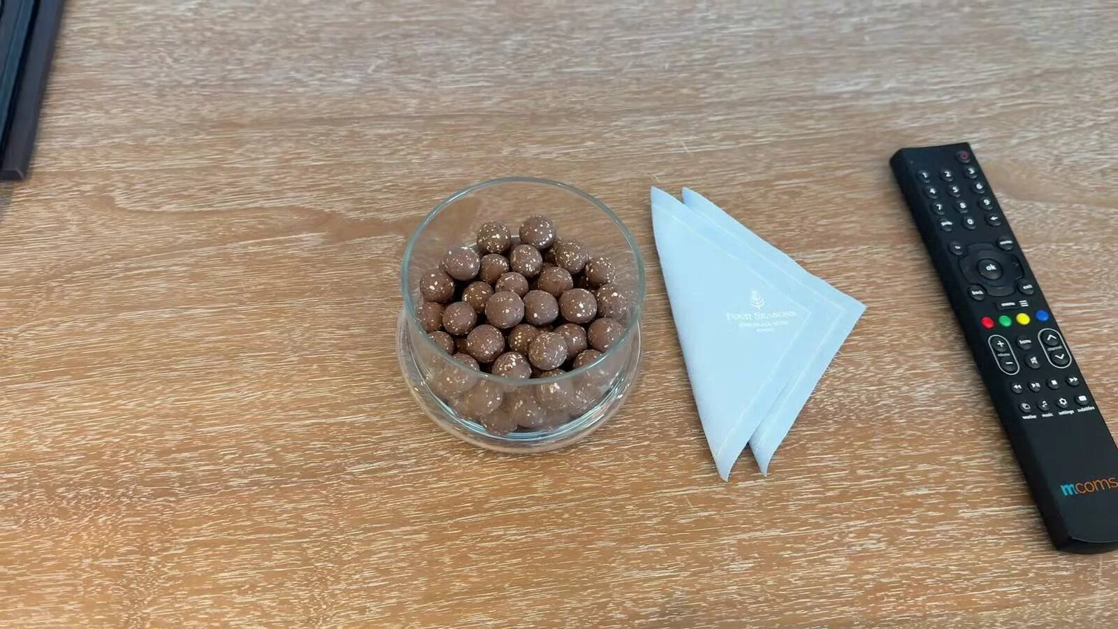 four-seasons-astir-palace-athens-welcome-amenity-chocolate-covered-nuts
