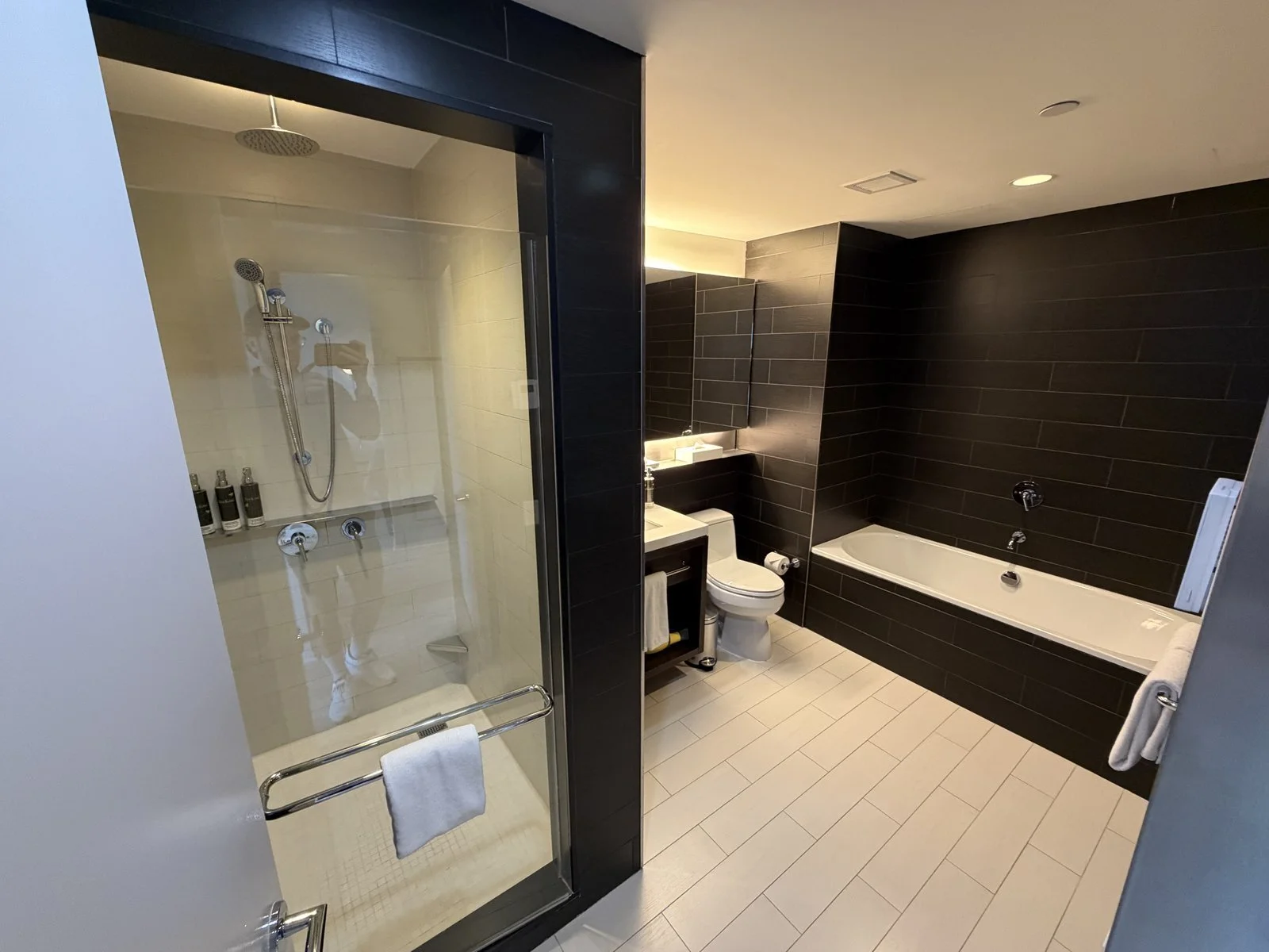 hyatt-centric-times-square-times-square-view-suite-bathroom-tub-shower.jpg