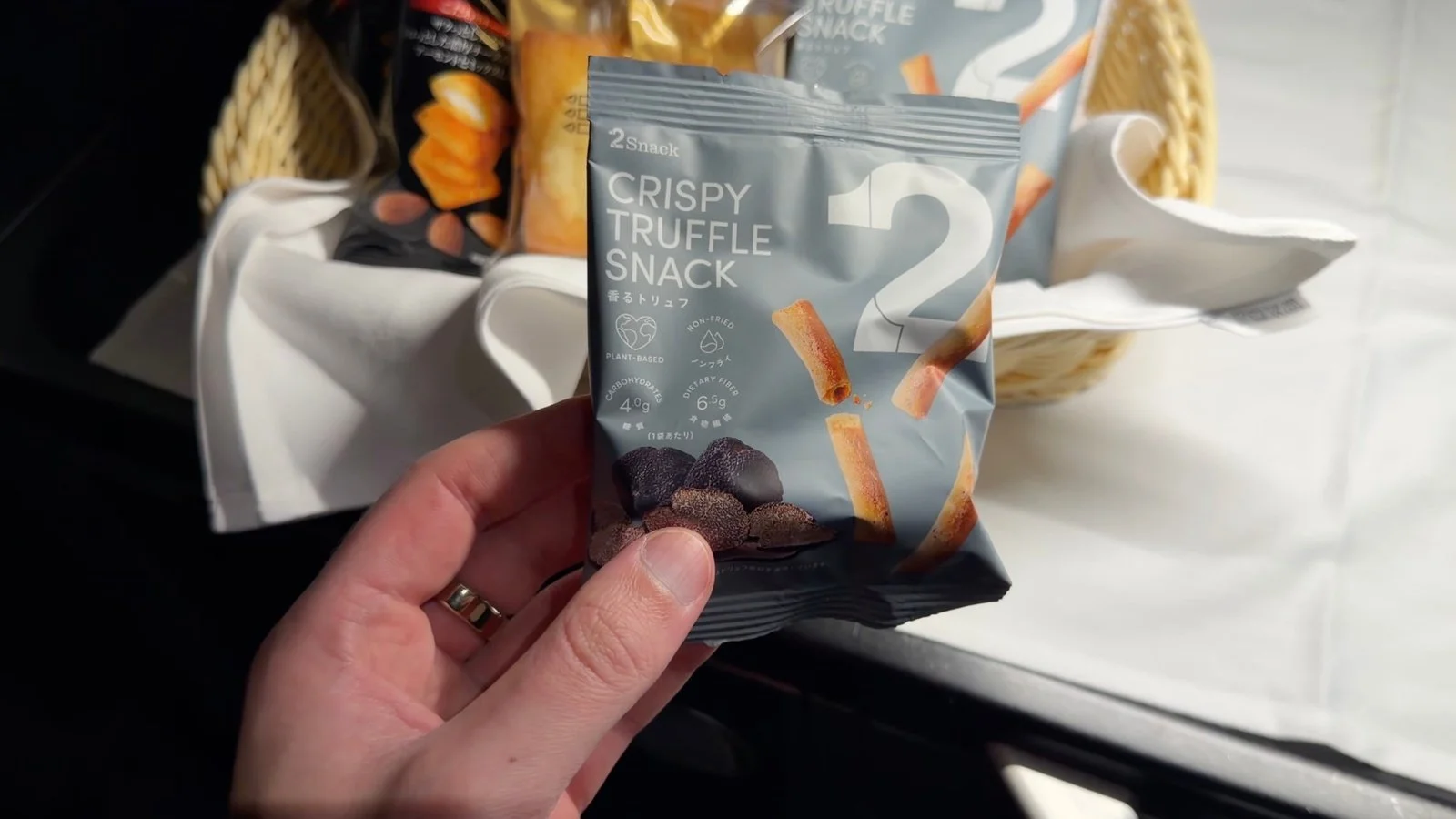 japan-airlines-a350-1000-business-class-snack-basket-truffle-snack