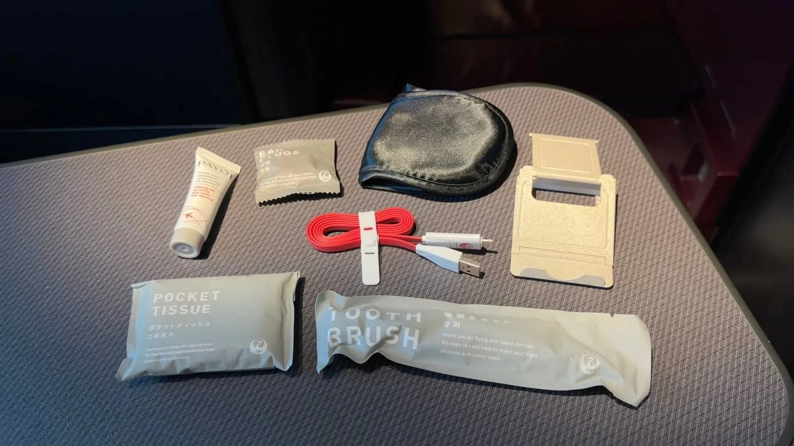 japan-airlines-a350-1000-business-class-amenity-kit-contents-flat-lay