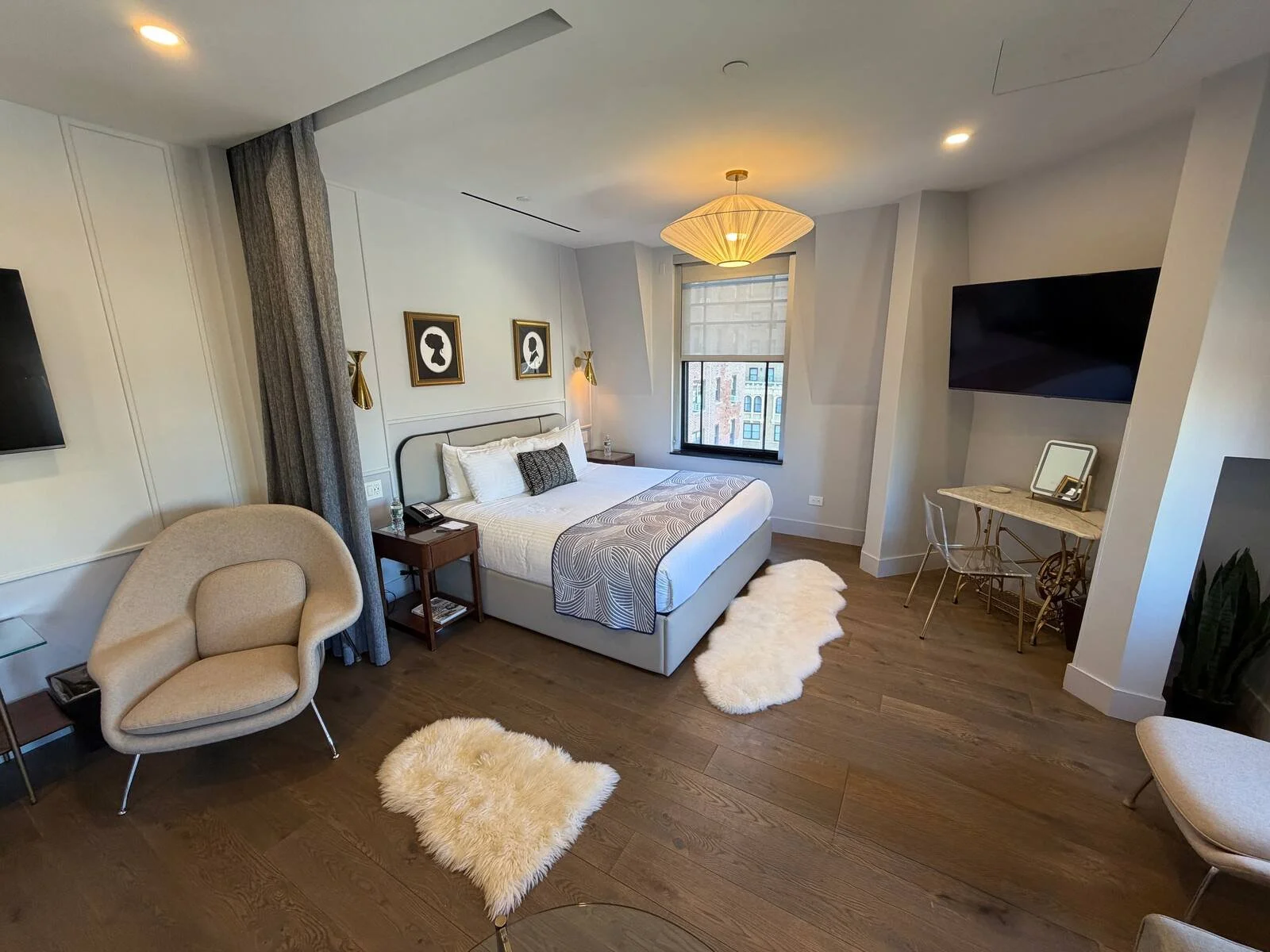 hotel-belleclaire-new-york-hudson-loft-bedroom-area-a