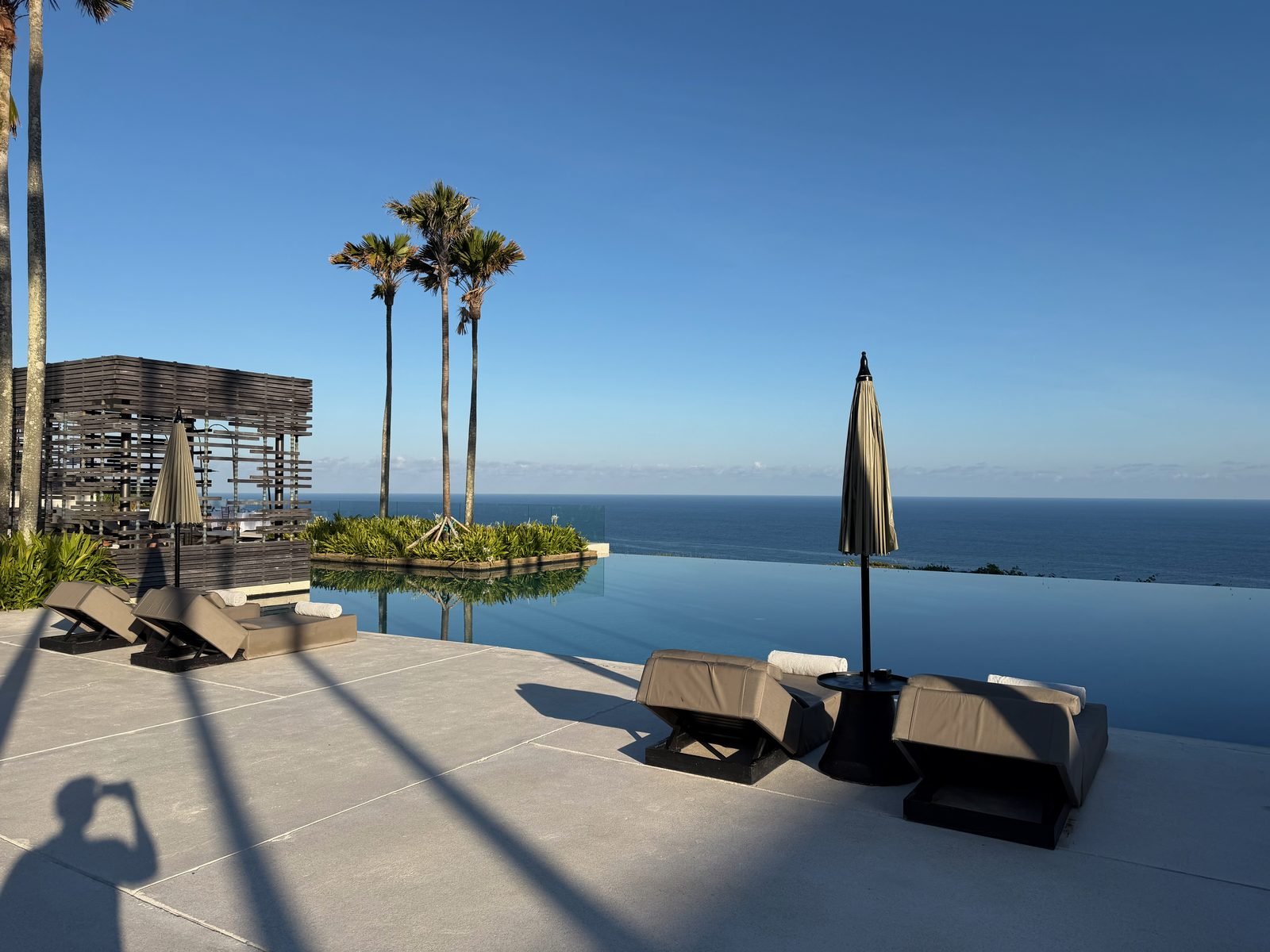 alila-villas-uluwatu-infinity-pool-ocean-view-bali.jpg