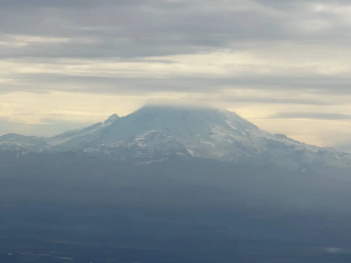 delta-one-a350-900-mount-rainier-aerial