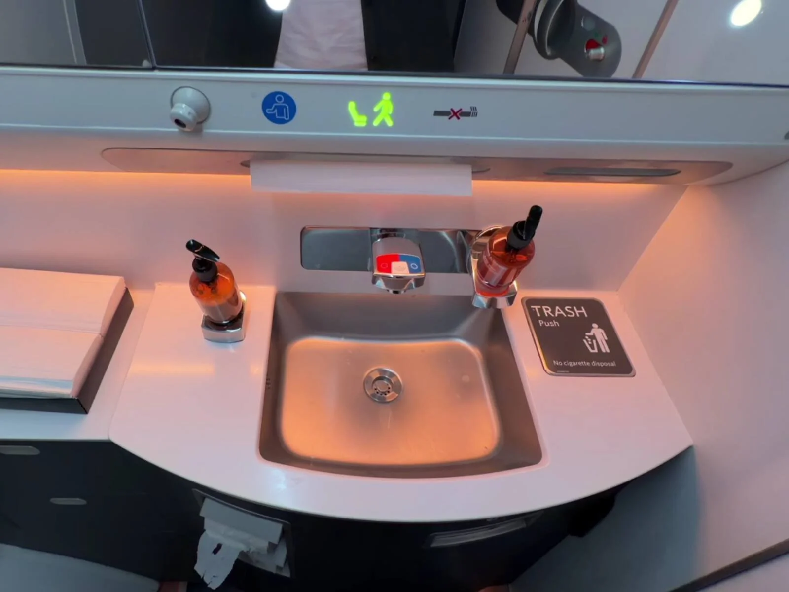 delta-one-a350-lavatory