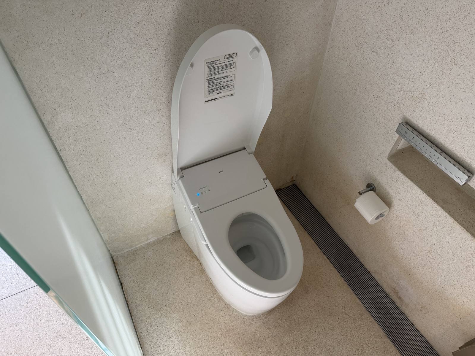 alila-villas-uluwatu-villa-bathroom-toto-bidet-toilet.