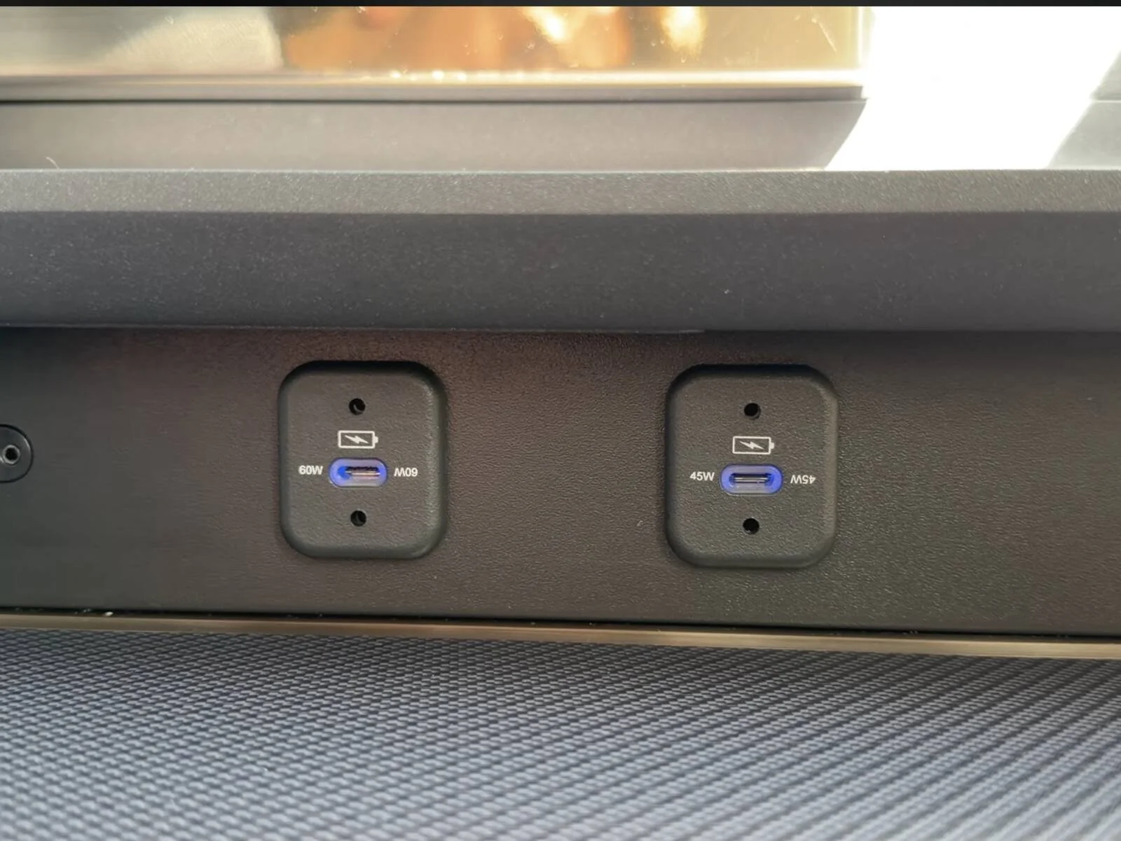 korean-air-prestige-class-usb-power-outlets