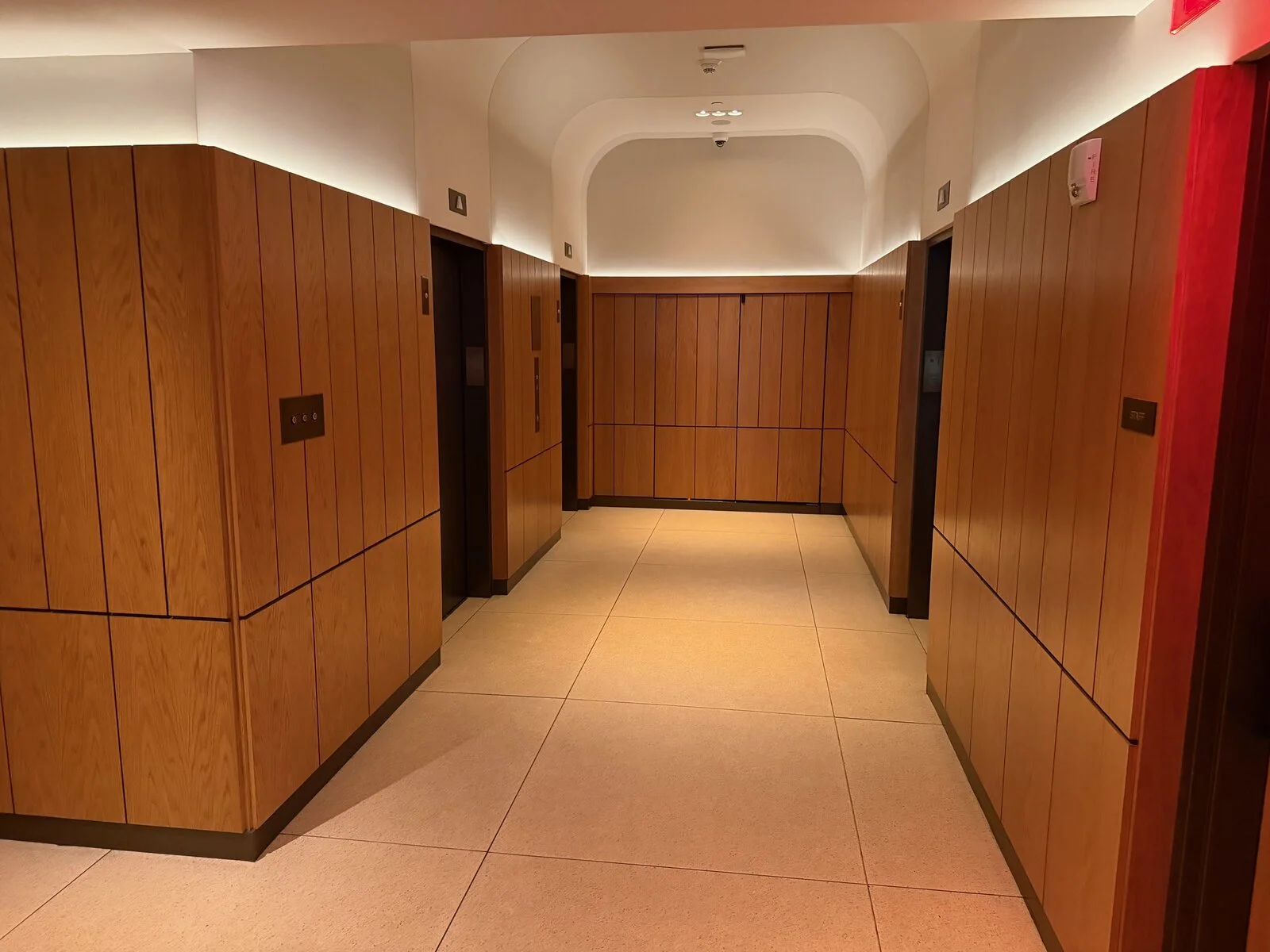 kimpton-theta-new-york-elevator-lobby