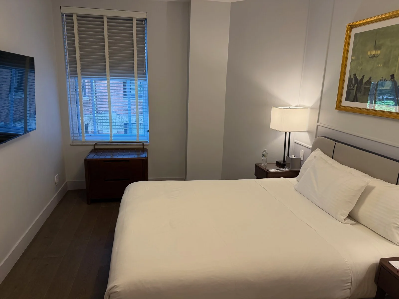 hotel-belleclaire-new-york-standard-room-window-dresser-view