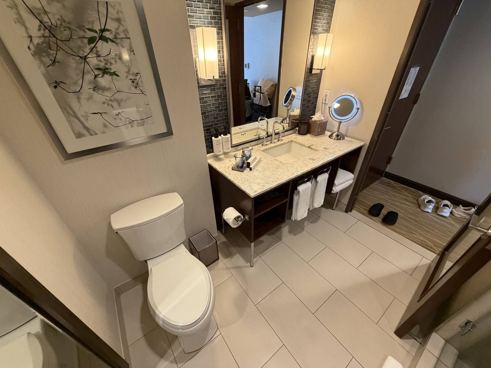 intercontinental-new-york-times-square-king-premium-corner-bathroom-toilet-entry-slippers