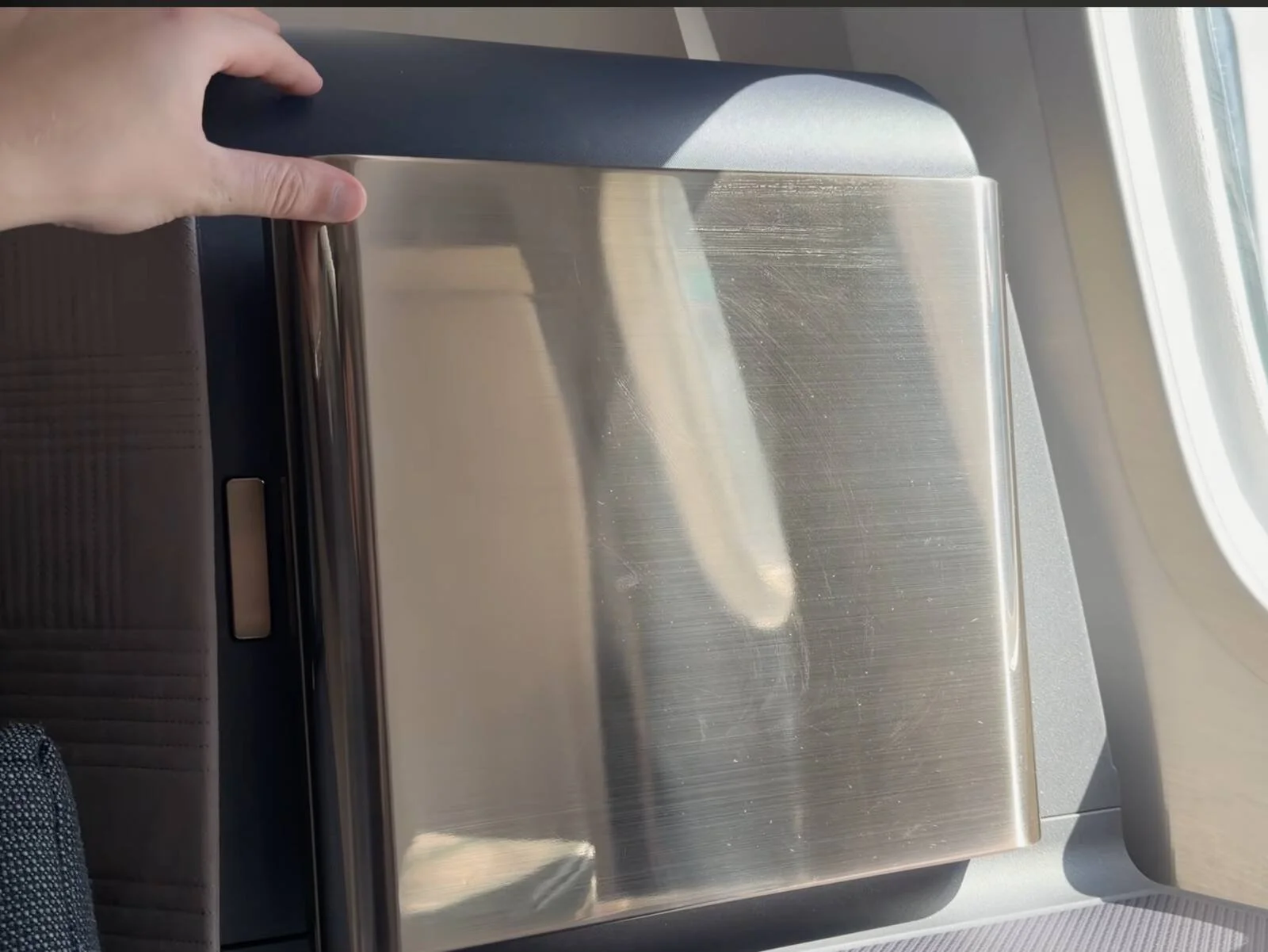 korean-air-prestige-class-privacy-door-panel