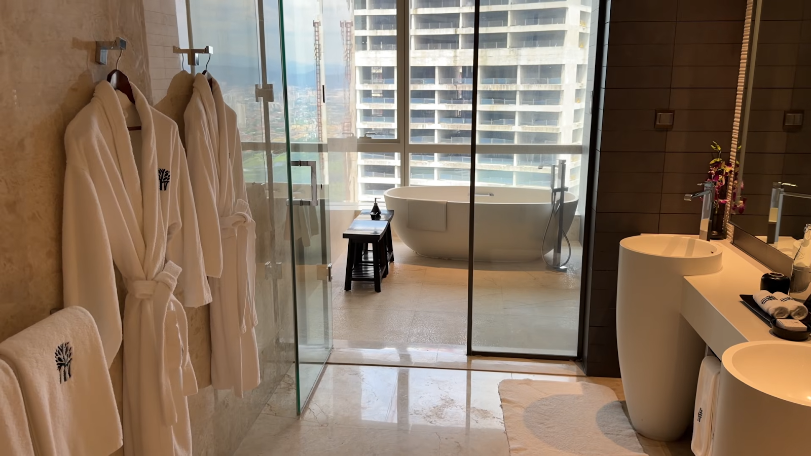 Banyan Tree Kuala Lumpur room 5605 bathroom